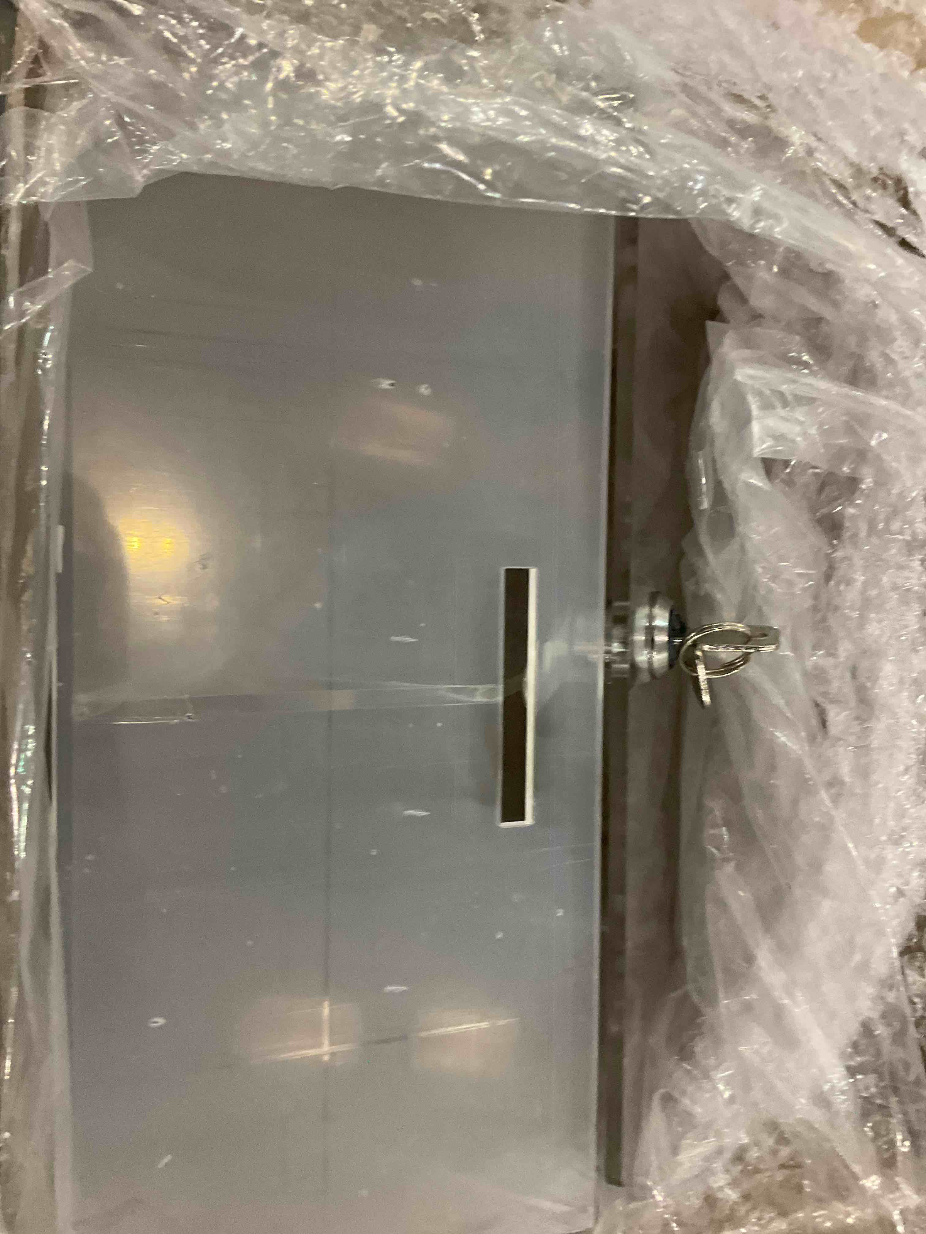 https://s3.amazonaws.com/lotting-images-prod/BargainHunt/EXS00381667_1715695191315.jpeg
