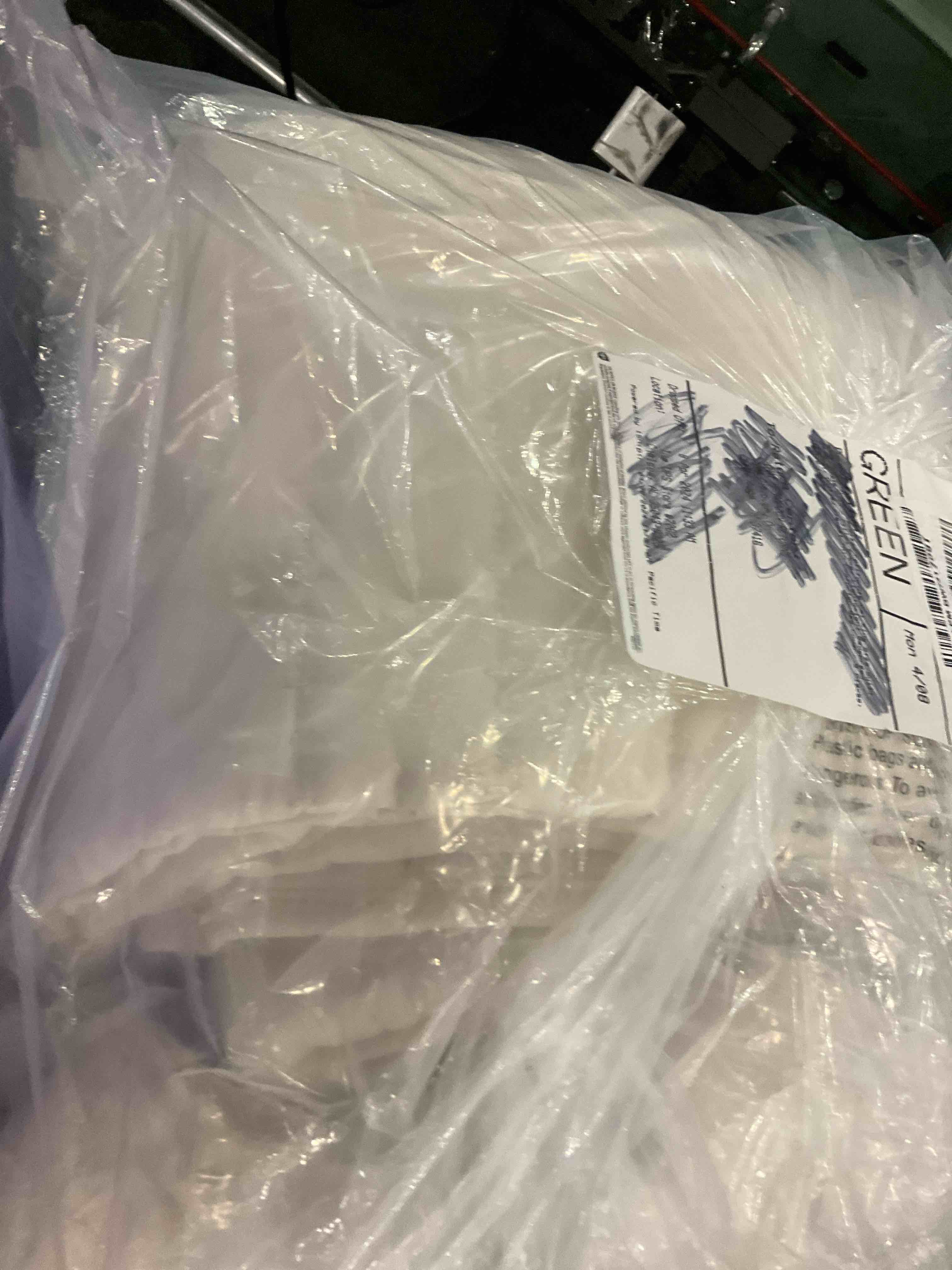 https://s3.amazonaws.com/lotting-images-prod/BargainHunt/EXS00381678_1715697896085.jpeg
