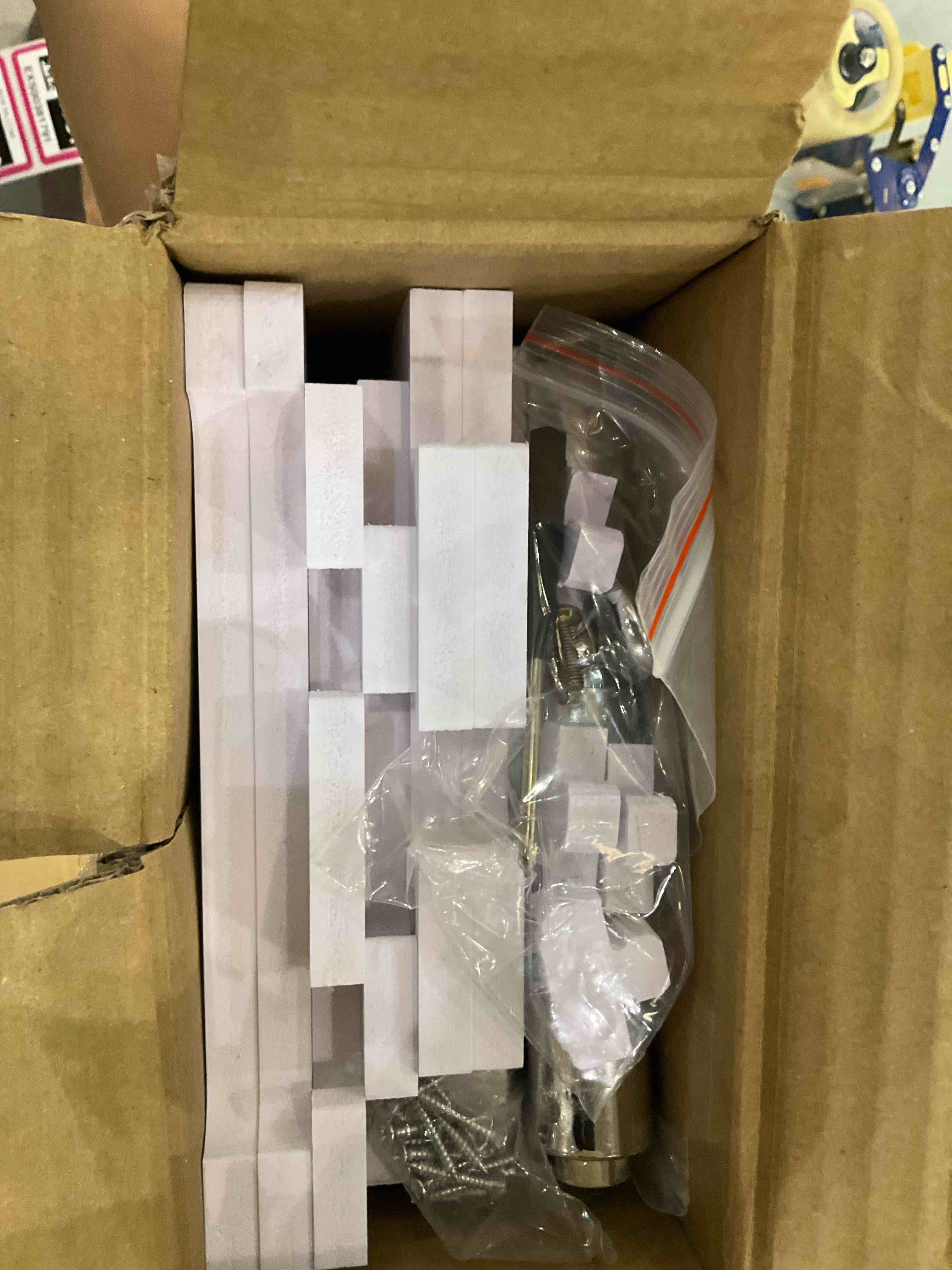 https://s3.amazonaws.com/lotting-images-prod/BargainHunt/EXS00381789_1715783586059.jpeg