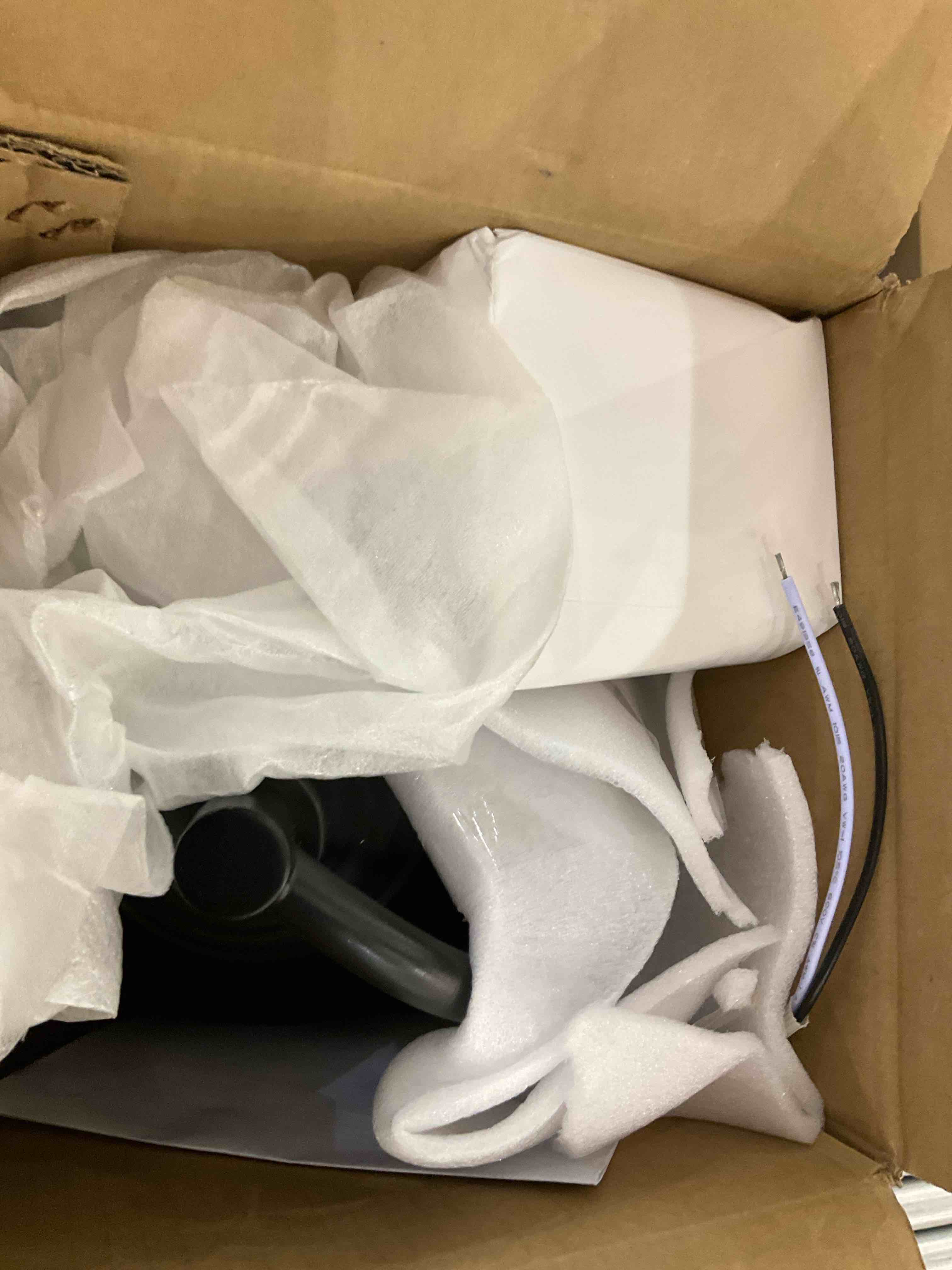 https://s3.amazonaws.com/lotting-images-prod/BargainHunt/EXS00381790_1715783857081.jpeg