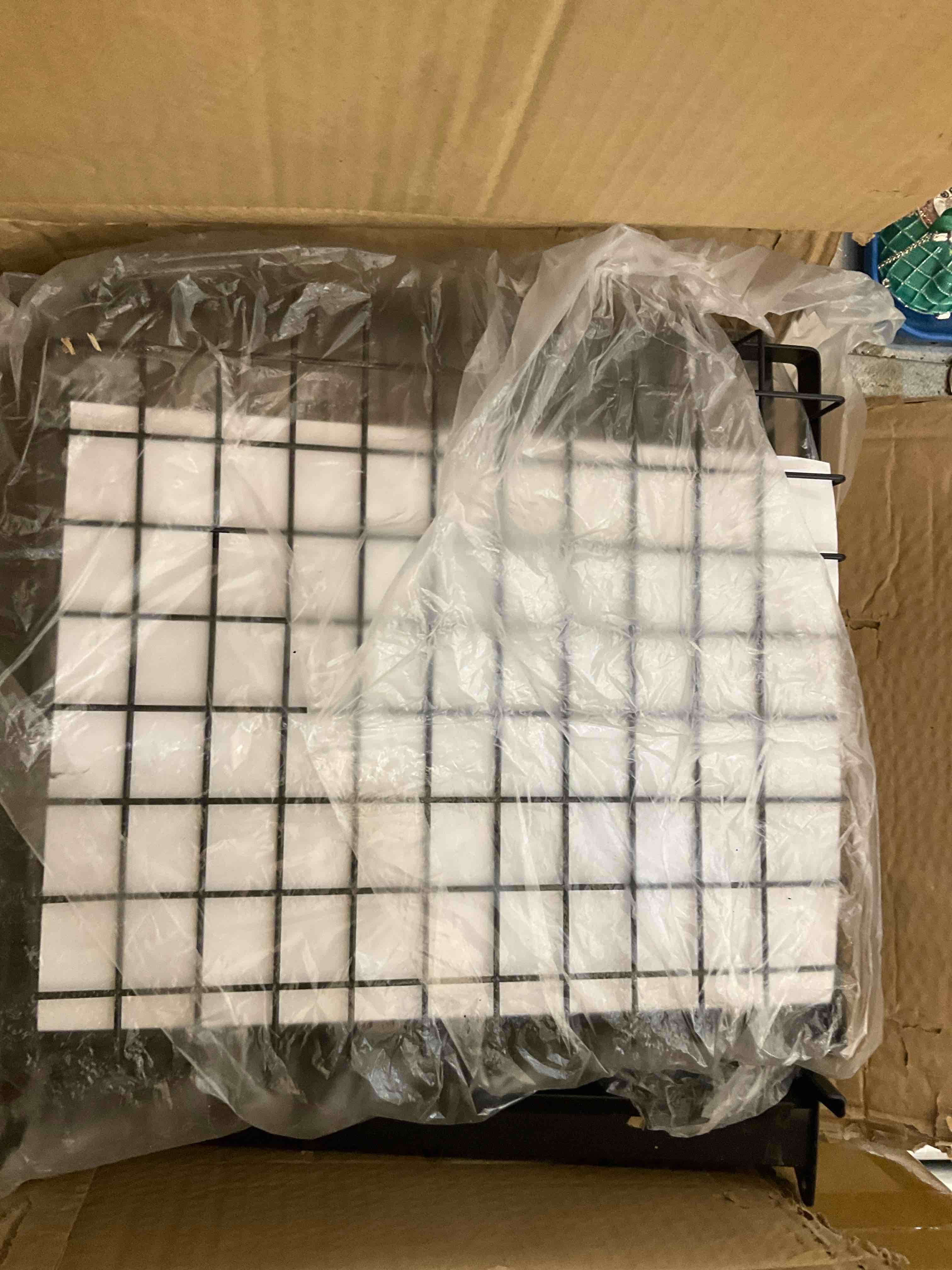 https://s3.amazonaws.com/lotting-images-prod/BargainHunt/EXS00381793_1715784136495.jpeg