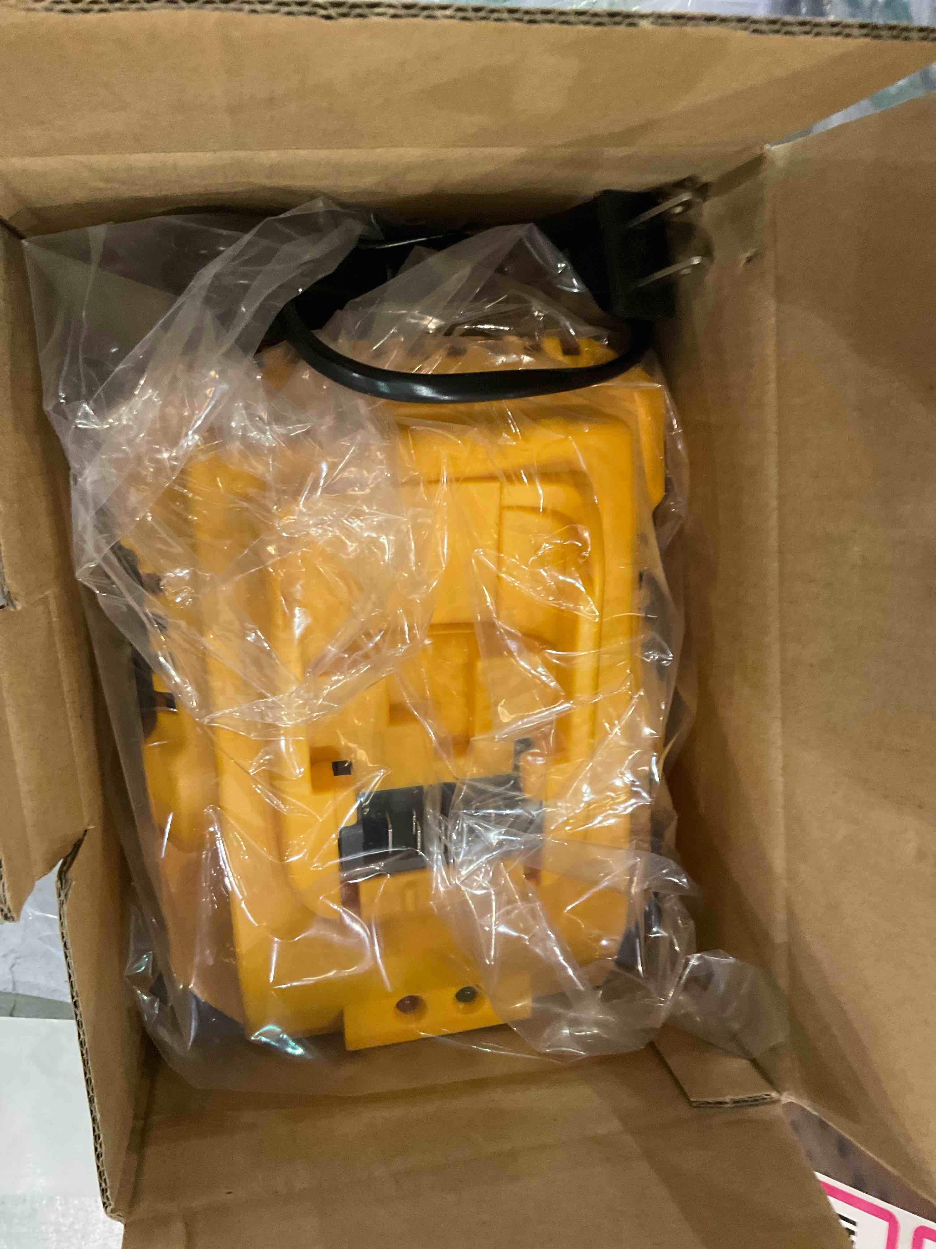 https://s3.amazonaws.com/lotting-images-prod/BargainHunt/EXS00381914_1715867695937.jpeg