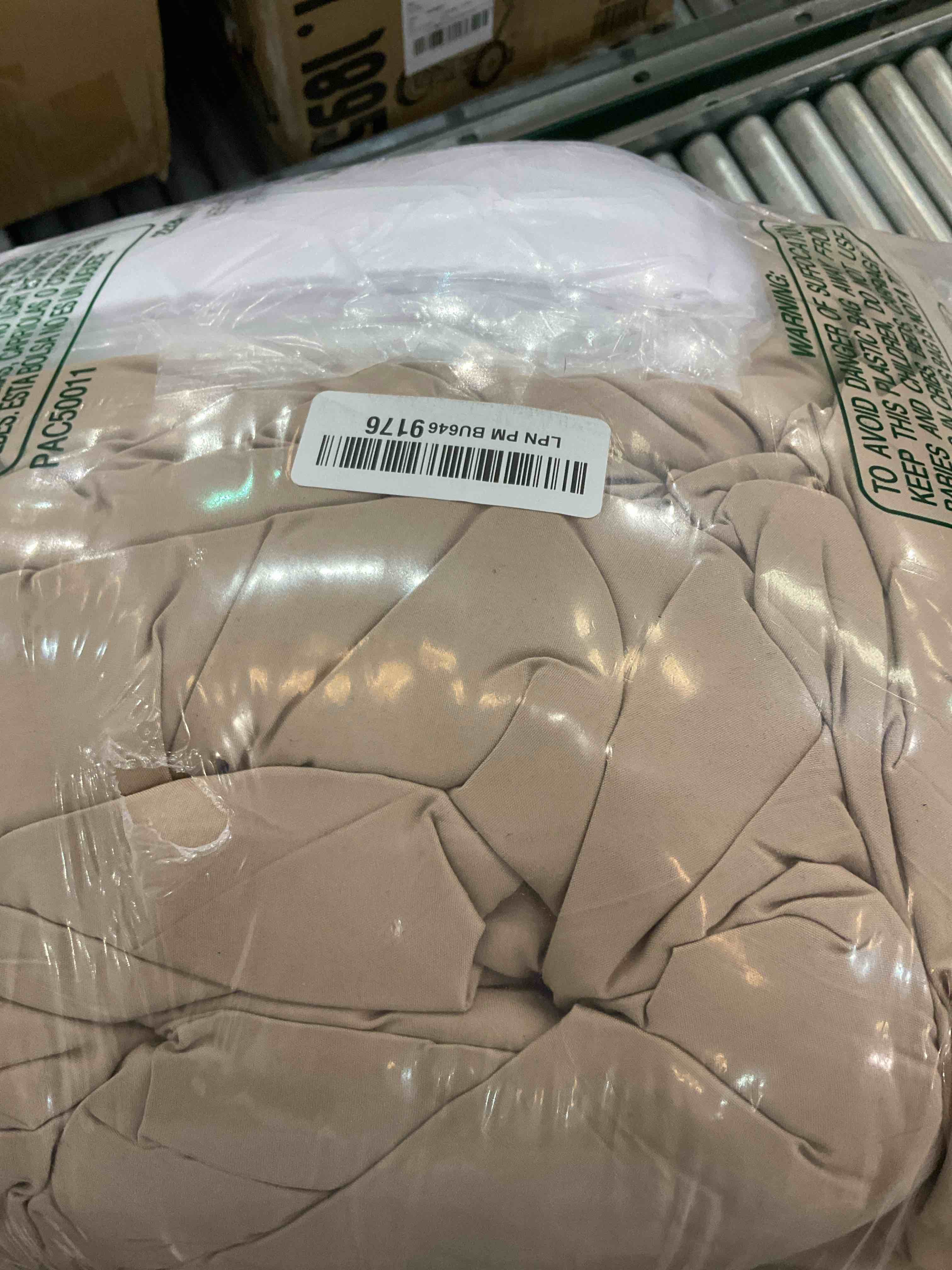 https://s3.amazonaws.com/lotting-images-prod/BargainHunt/EXS00381995_1715880114843.jpeg