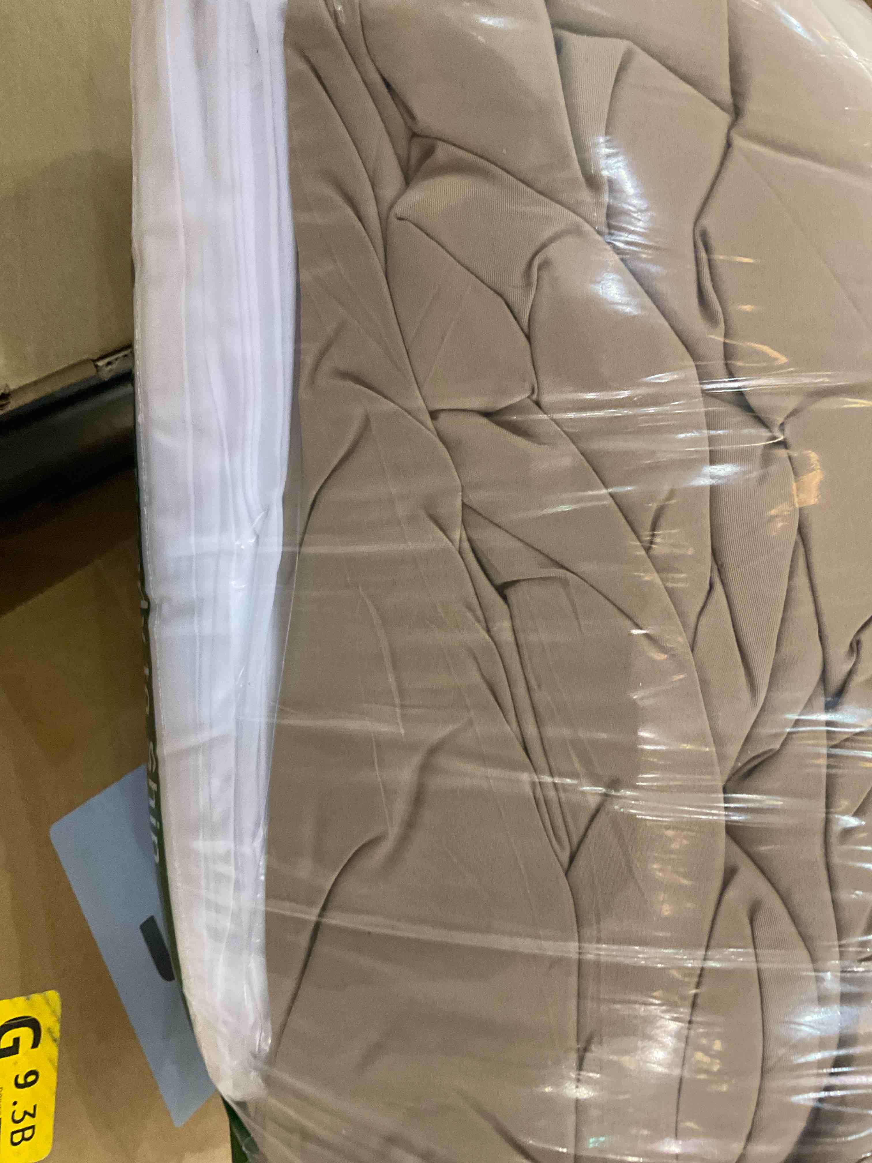 https://s3.amazonaws.com/lotting-images-prod/BargainHunt/EXS00381995_1715880125053.jpeg