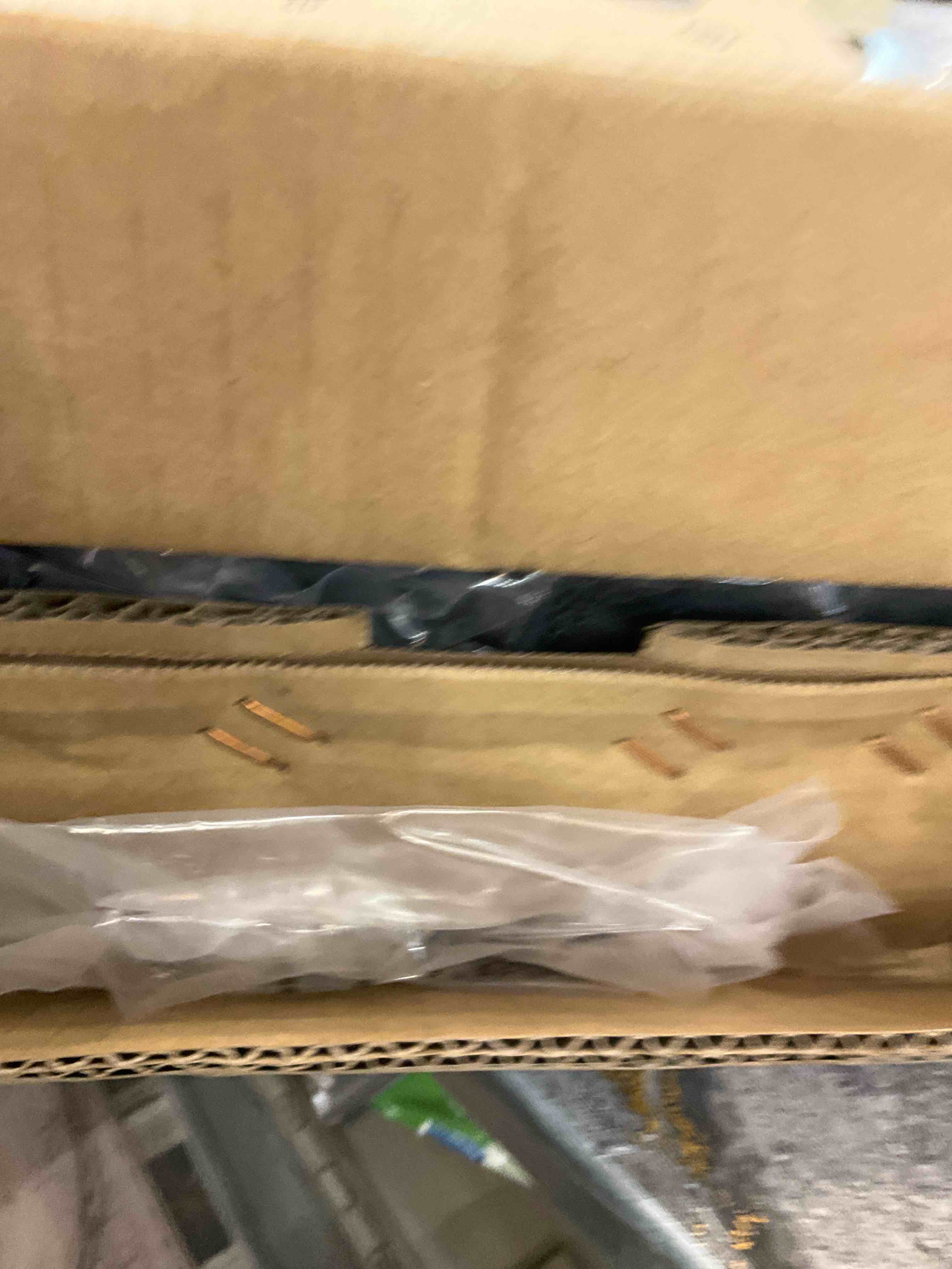https://s3.amazonaws.com/lotting-images-prod/BargainHunt/EXS00382104_1717522531092.jpeg