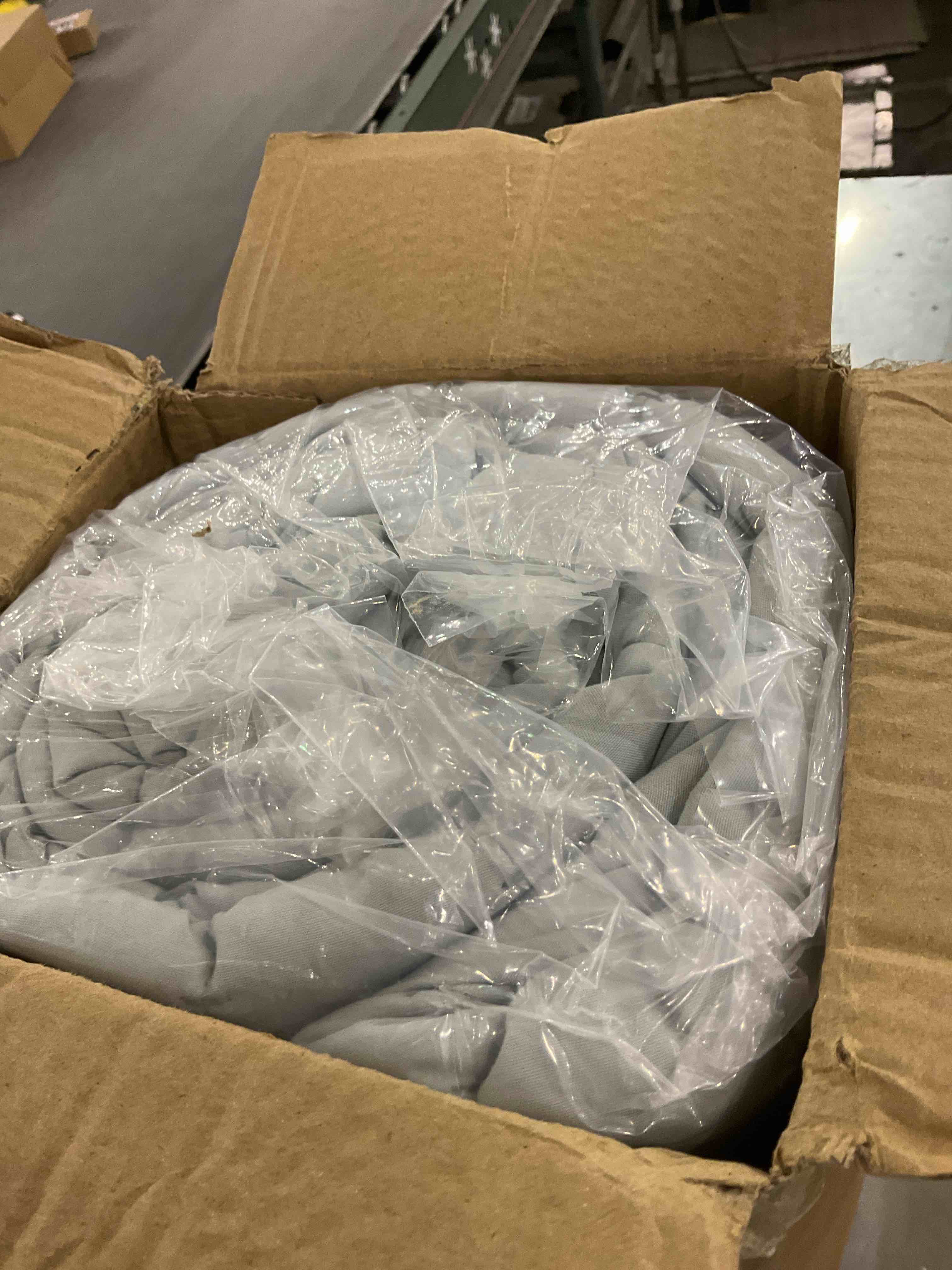 https://s3.amazonaws.com/lotting-images-prod/BargainHunt/EXS00382696_1715697912064.jpeg