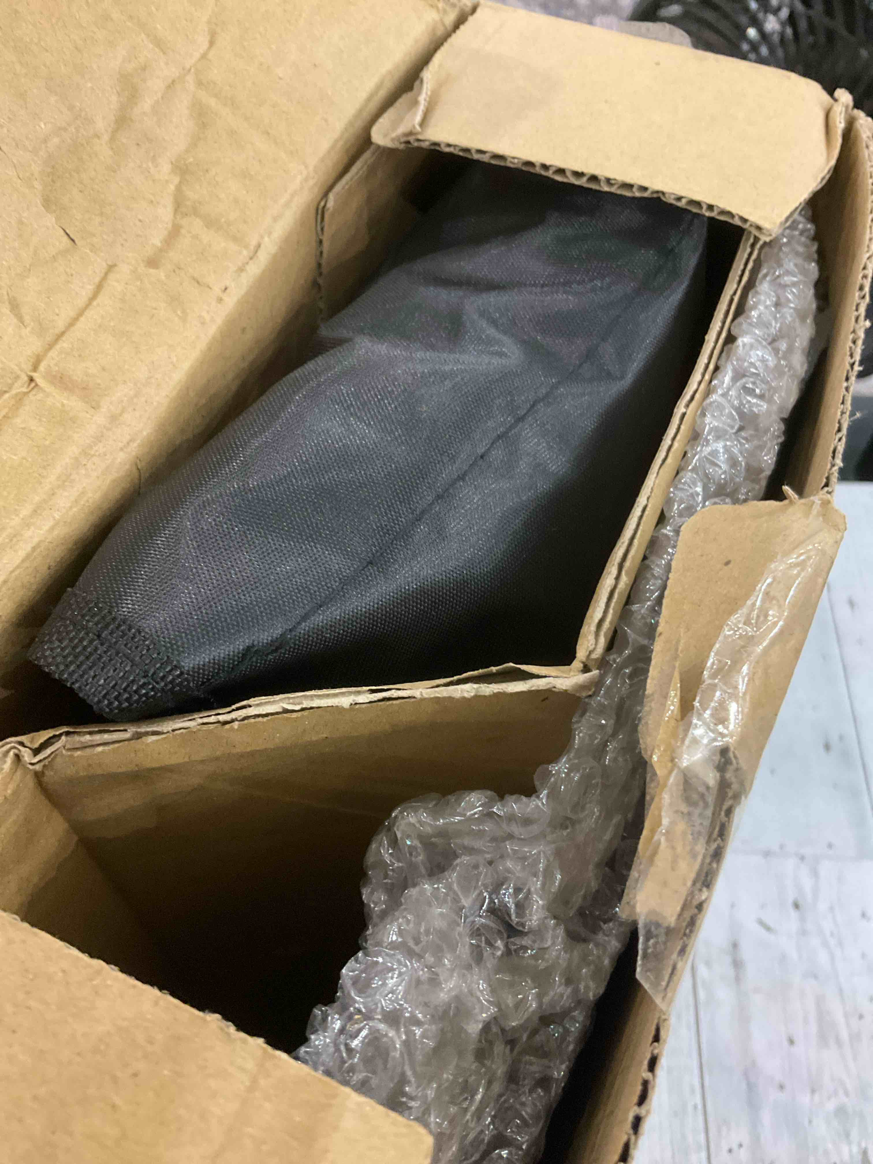 https://s3.amazonaws.com/lotting-images-prod/BargainHunt/EXS00383153_1715866804110.jpeg