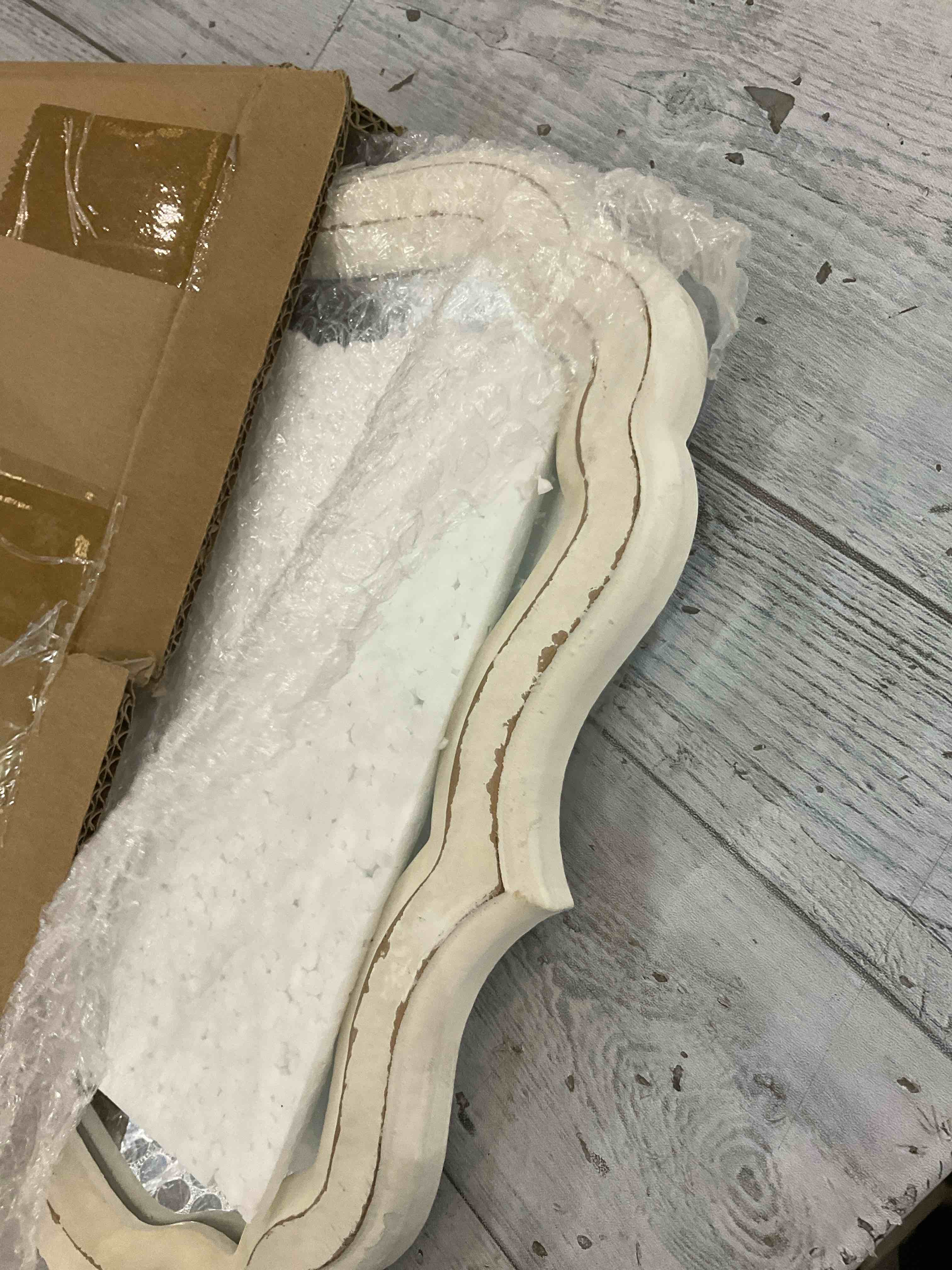 https://s3.amazonaws.com/lotting-images-prod/BargainHunt/EXS00383222_1715879330464.jpeg