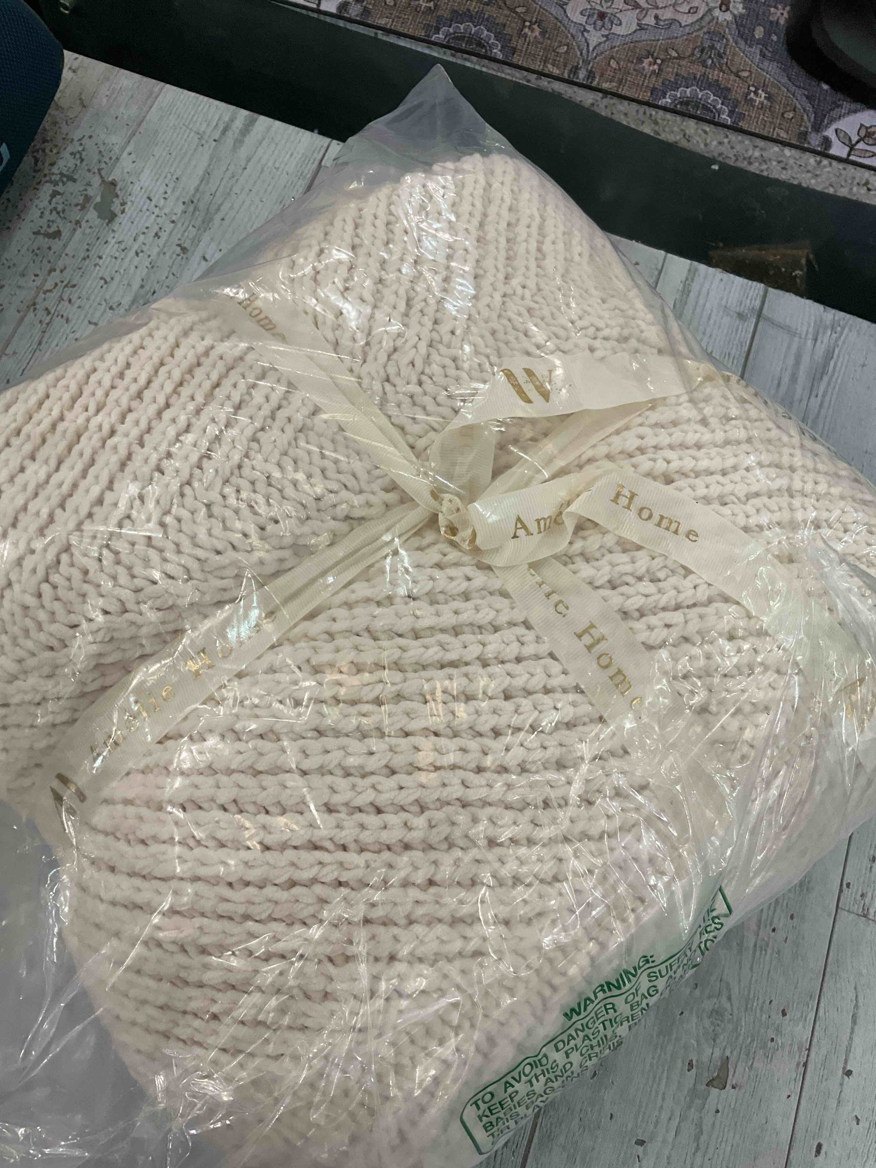 https://s3.amazonaws.com/lotting-images-prod/BargainHunt/EXS00383235_1715880384346.jpeg