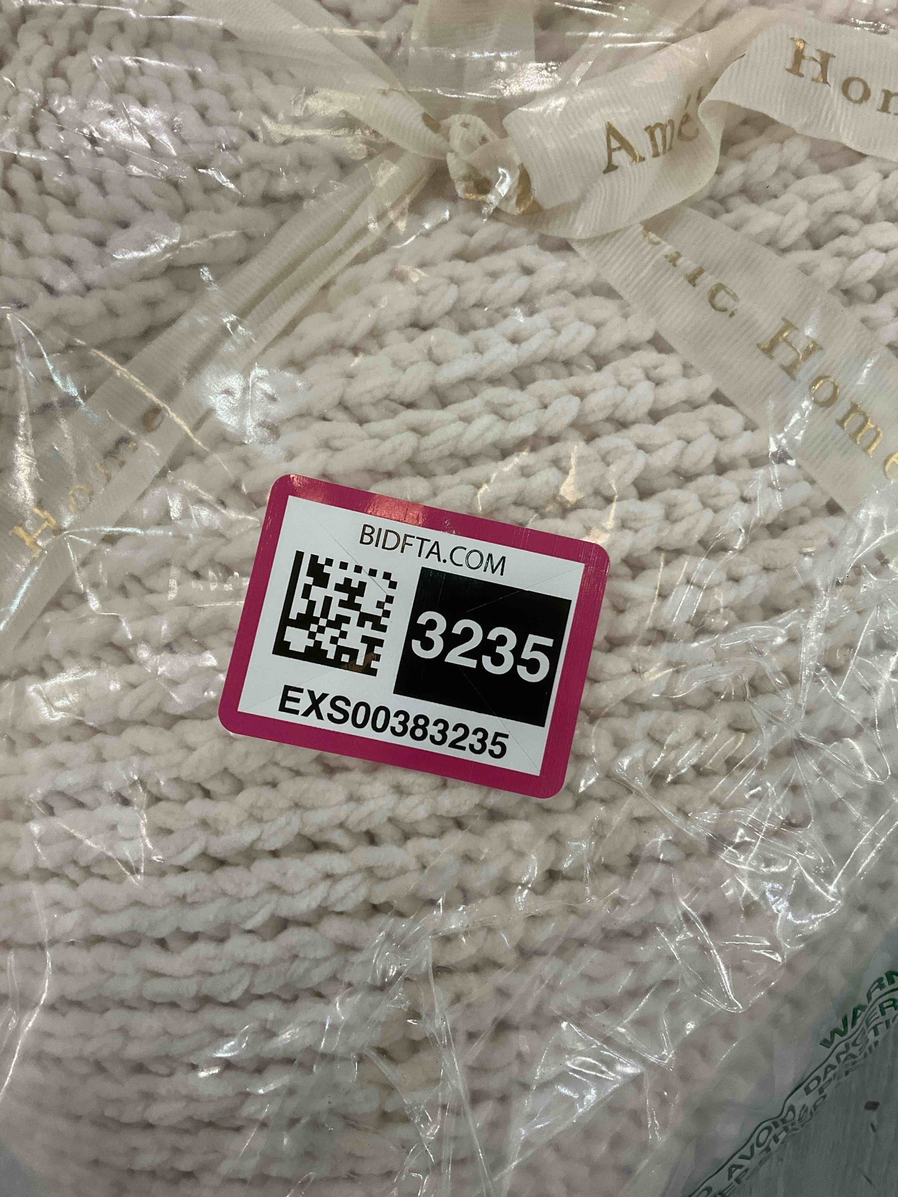 https://s3.amazonaws.com/lotting-images-prod/BargainHunt/EXS00383235_1715880386496.jpeg