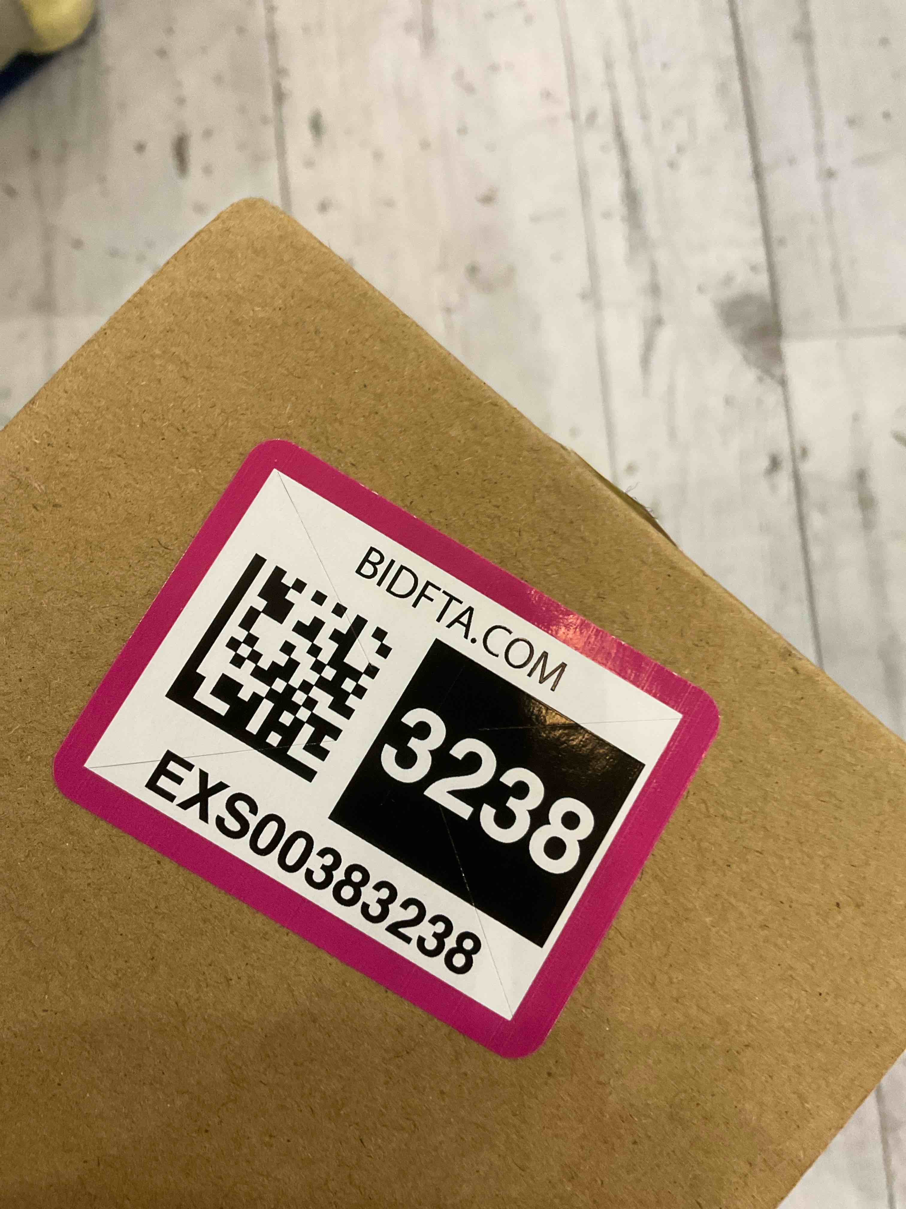 https://s3.amazonaws.com/lotting-images-prod/BargainHunt/EXS00383238_1715880851814.jpeg