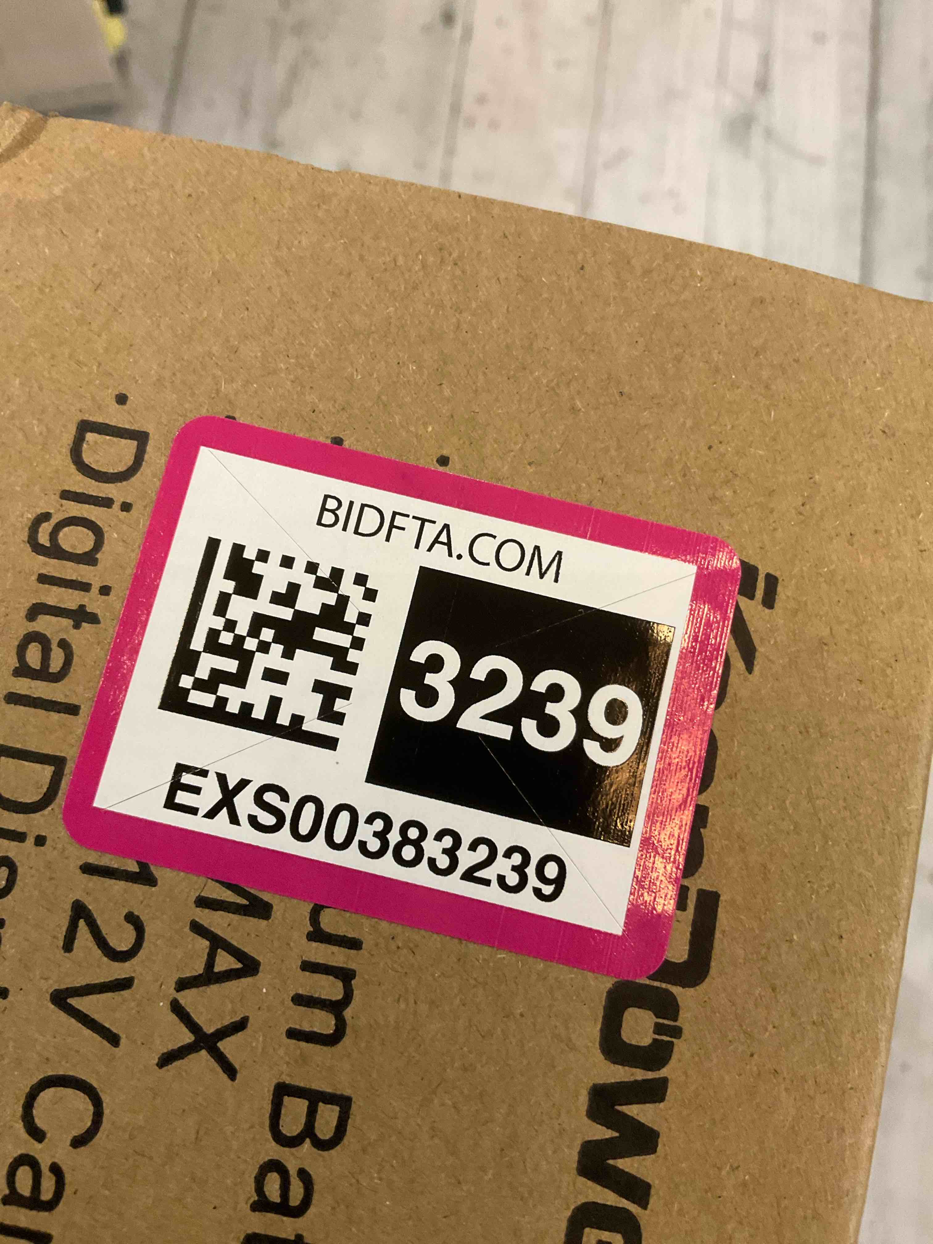 https://s3.amazonaws.com/lotting-images-prod/BargainHunt/EXS00383239_1715880943606.jpeg