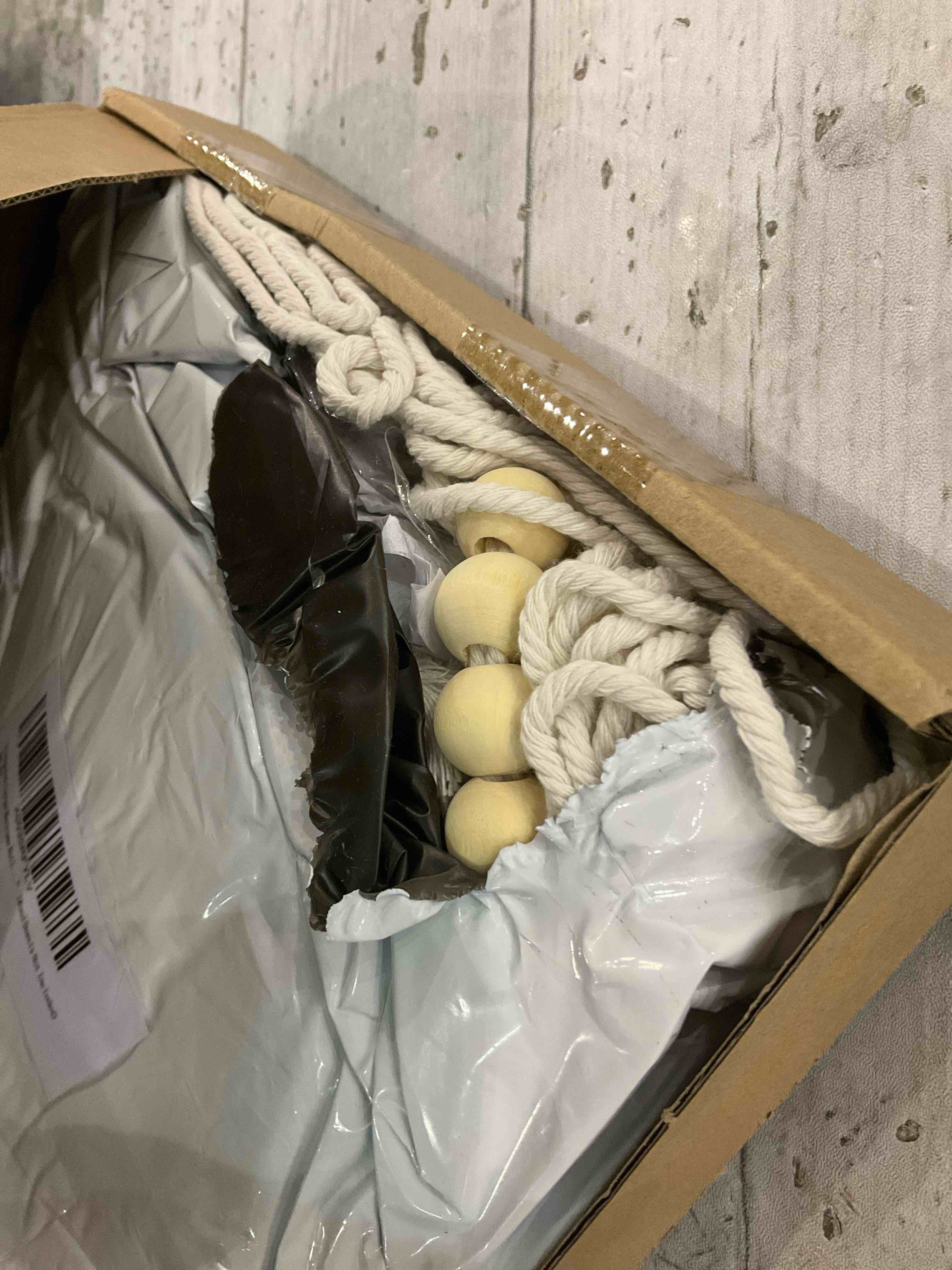 https://s3.amazonaws.com/lotting-images-prod/BargainHunt/EXS00383333_1715954818825.jpeg