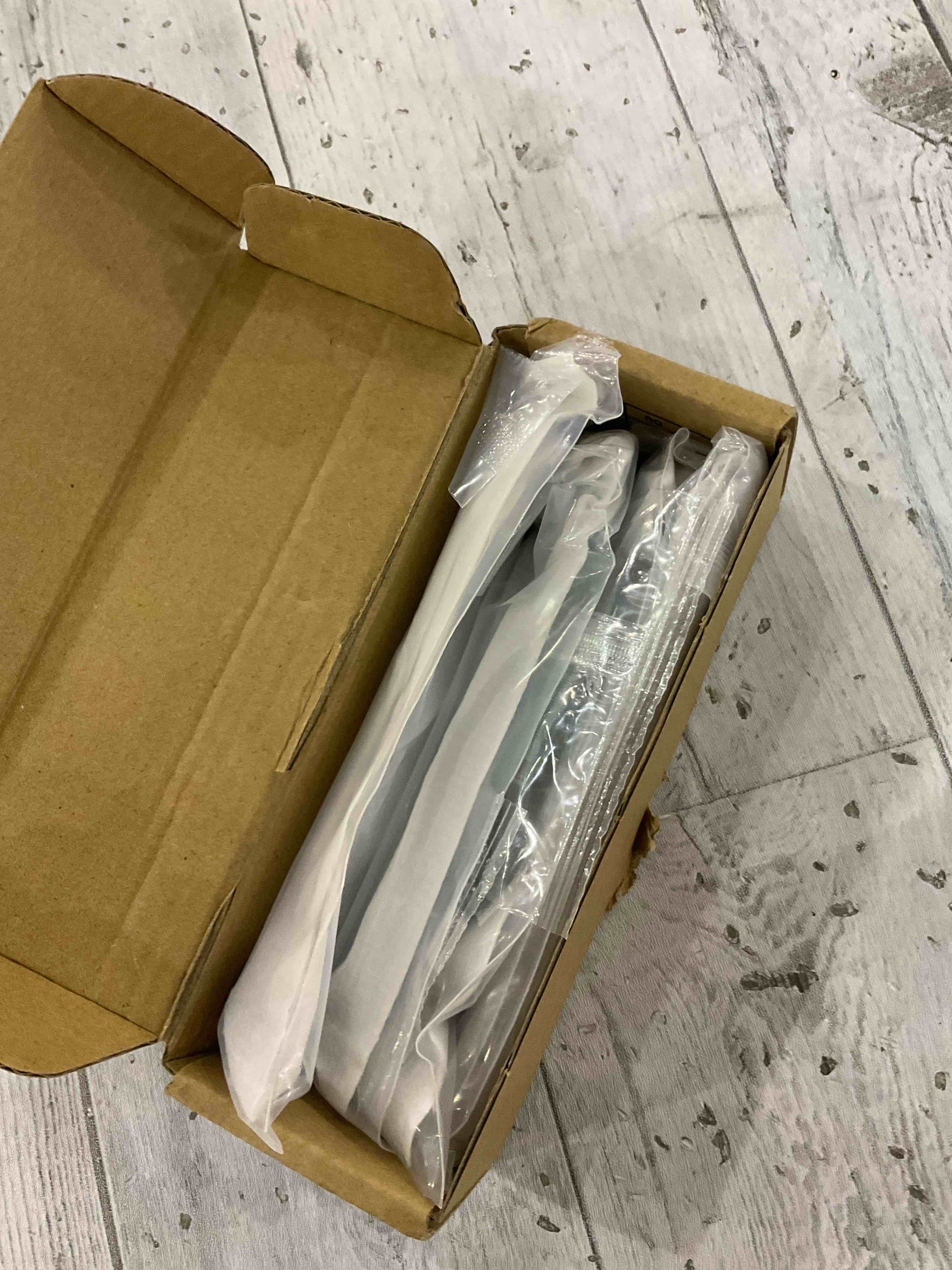 https://s3.amazonaws.com/lotting-images-prod/BargainHunt/EXS00383361_1715958111762.jpeg