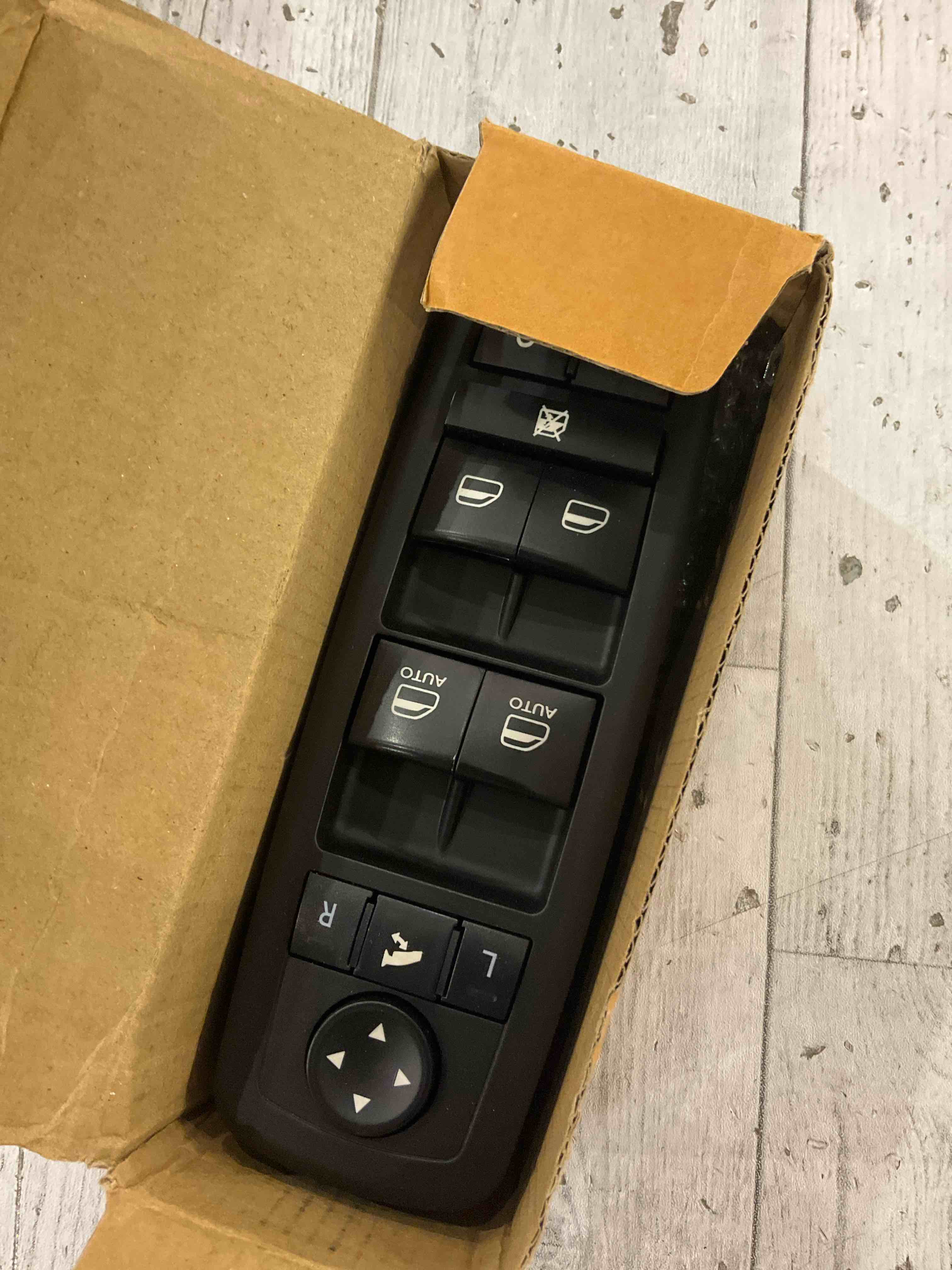 https://s3.amazonaws.com/lotting-images-prod/BargainHunt/EXS00383362_1715958188085.jpeg