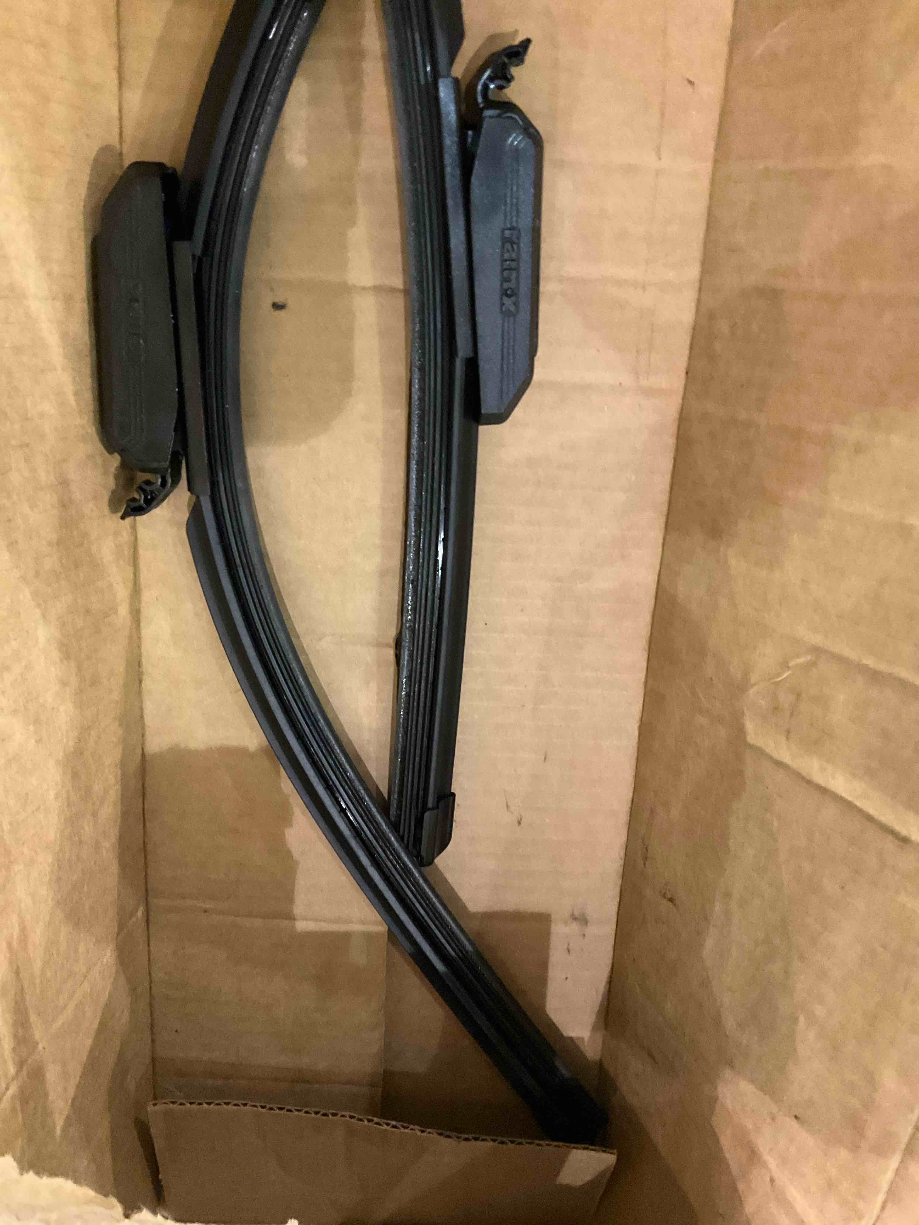 https://s3.amazonaws.com/lotting-images-prod/BargainHunt/EXS00384106_1716550757191.jpeg