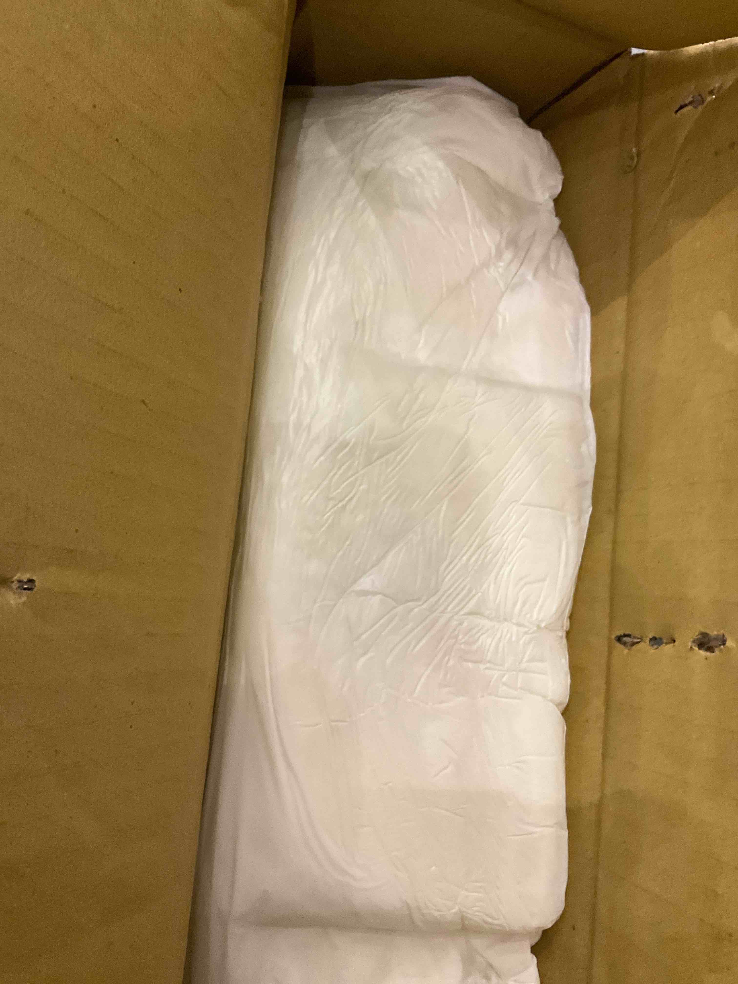https://s3.amazonaws.com/lotting-images-prod/BargainHunt/EXS00384116_1716552504404.jpeg