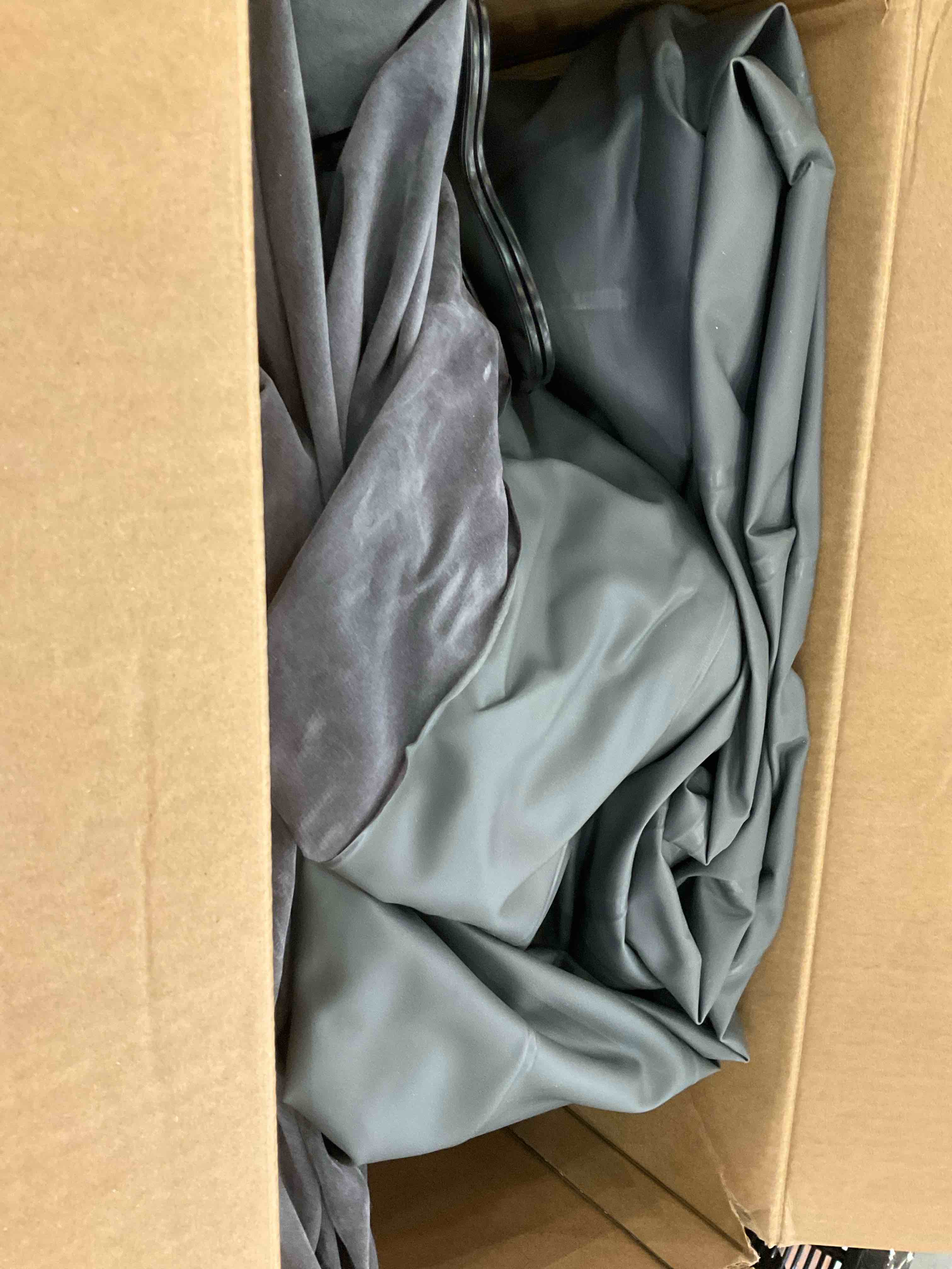 https://s3.amazonaws.com/lotting-images-prod/BargainHunt/EXS00384251_1716916347862.jpeg