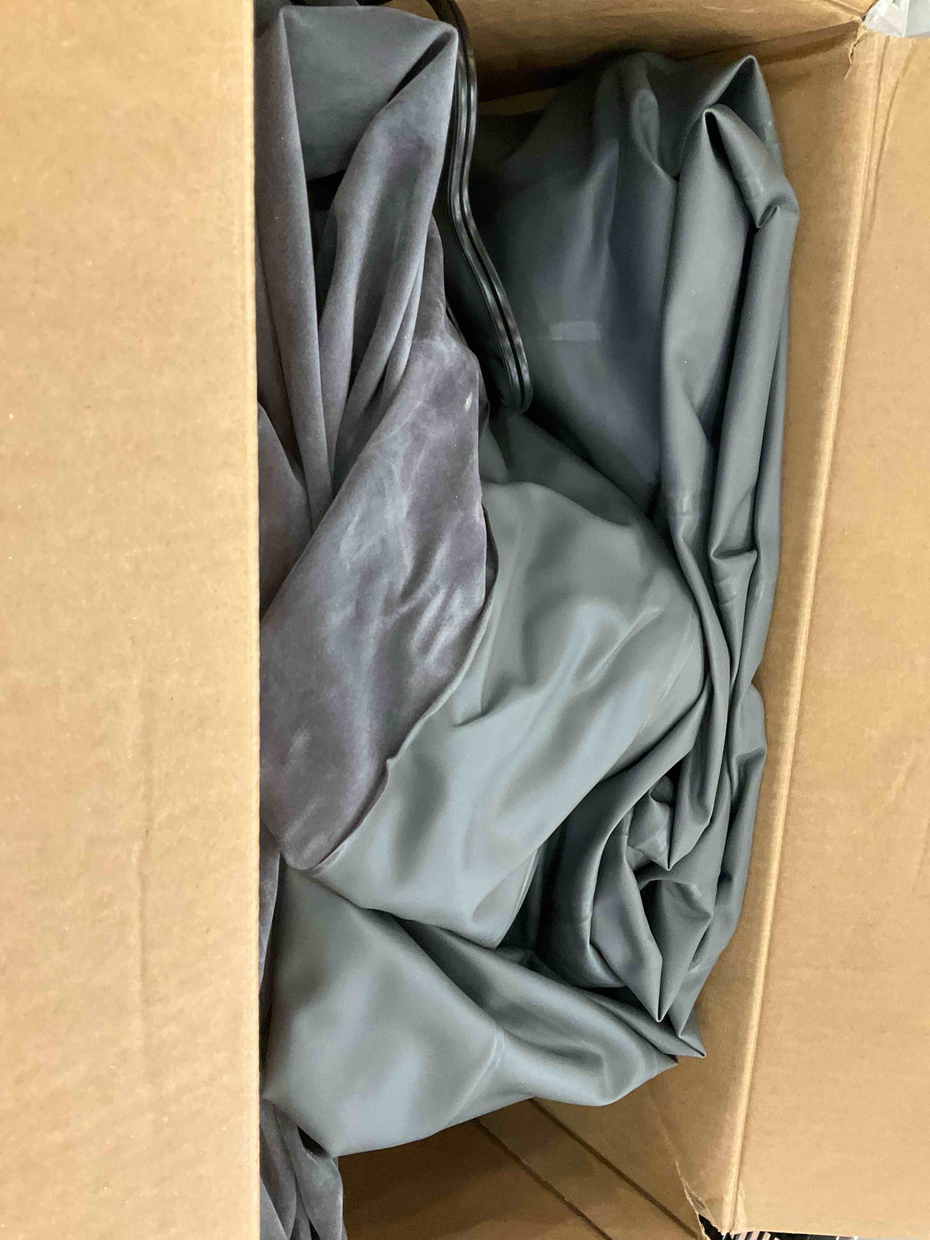 https://s3.amazonaws.com/lotting-images-prod/BargainHunt/EXS00384251_1716916348876.jpeg