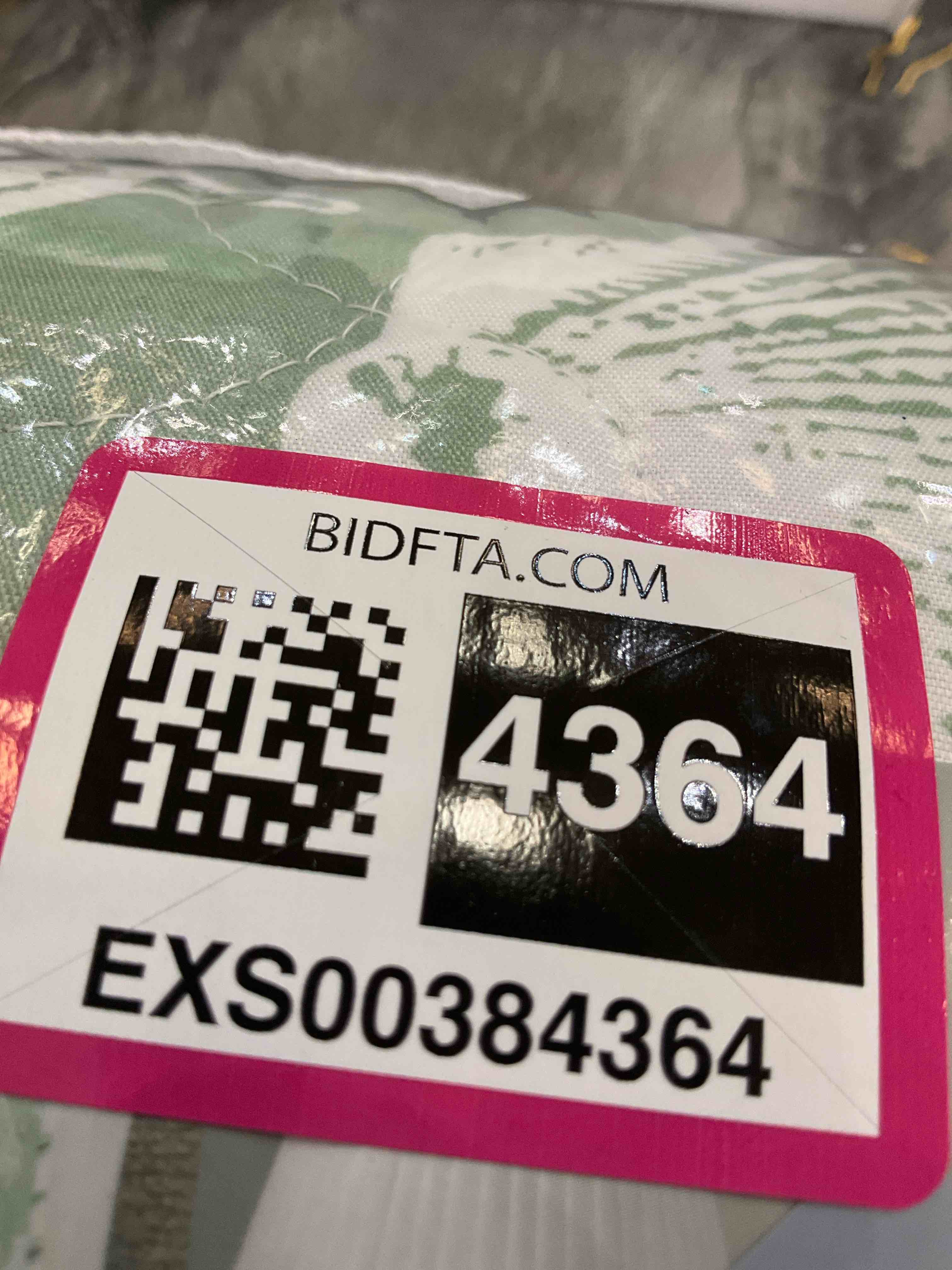 https://s3.amazonaws.com/lotting-images-prod/BargainHunt/EXS00384364_1717095179424.jpeg