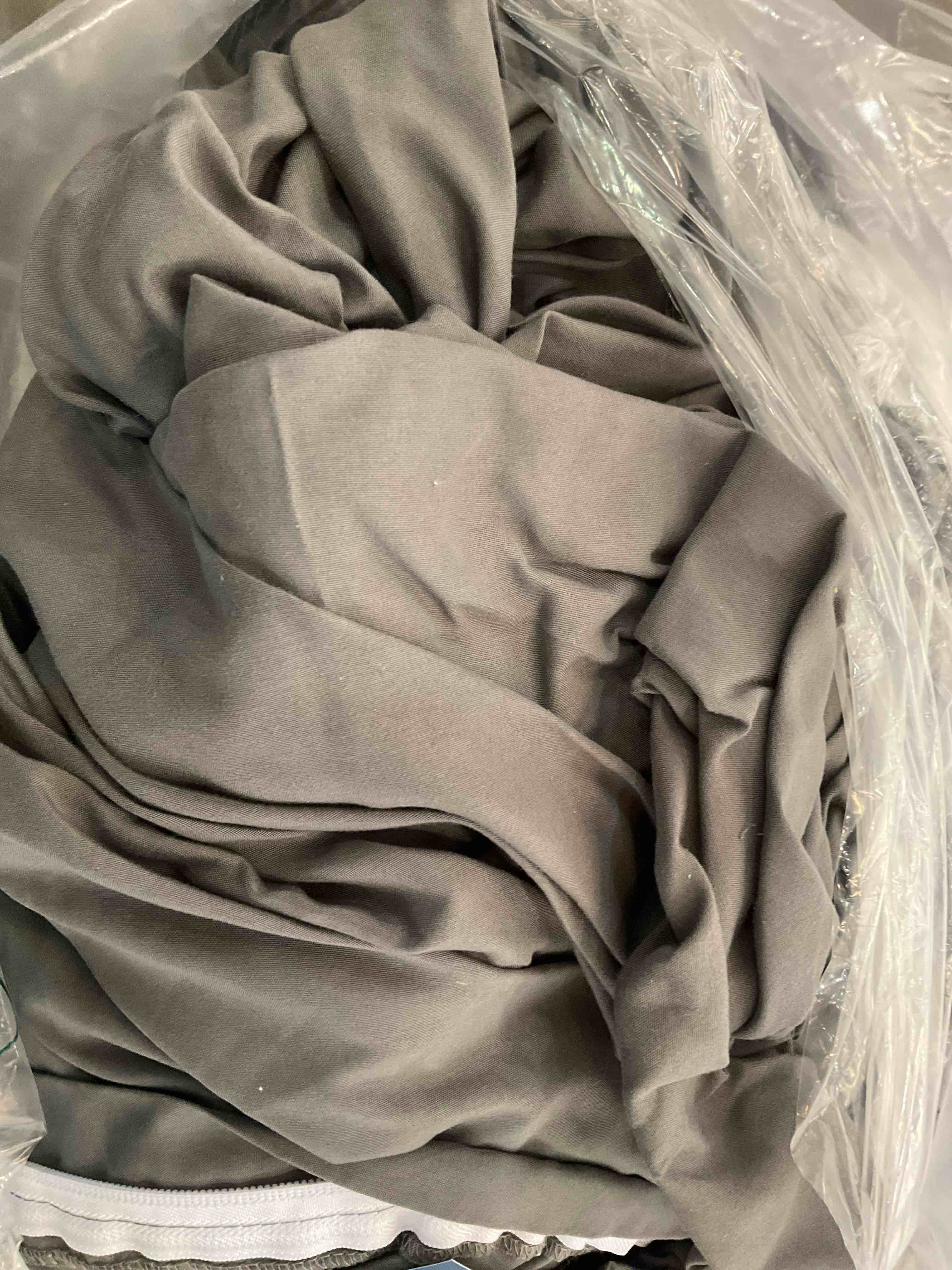 https://s3.amazonaws.com/lotting-images-prod/BargainHunt/EXS00384365_1717095571694.jpeg