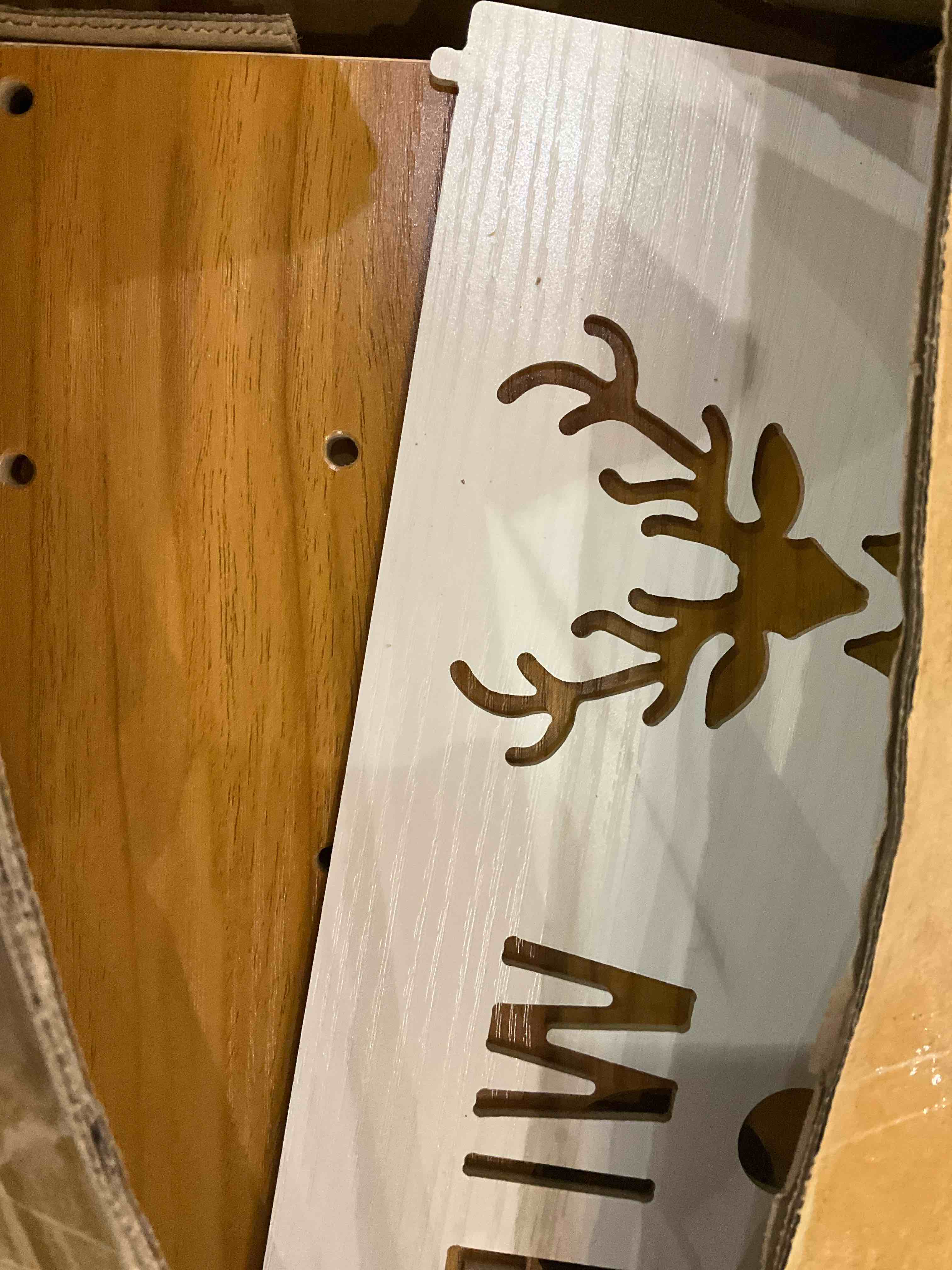 https://s3.amazonaws.com/lotting-images-prod/BargainHunt/EXS00384454_1717417436137.jpeg