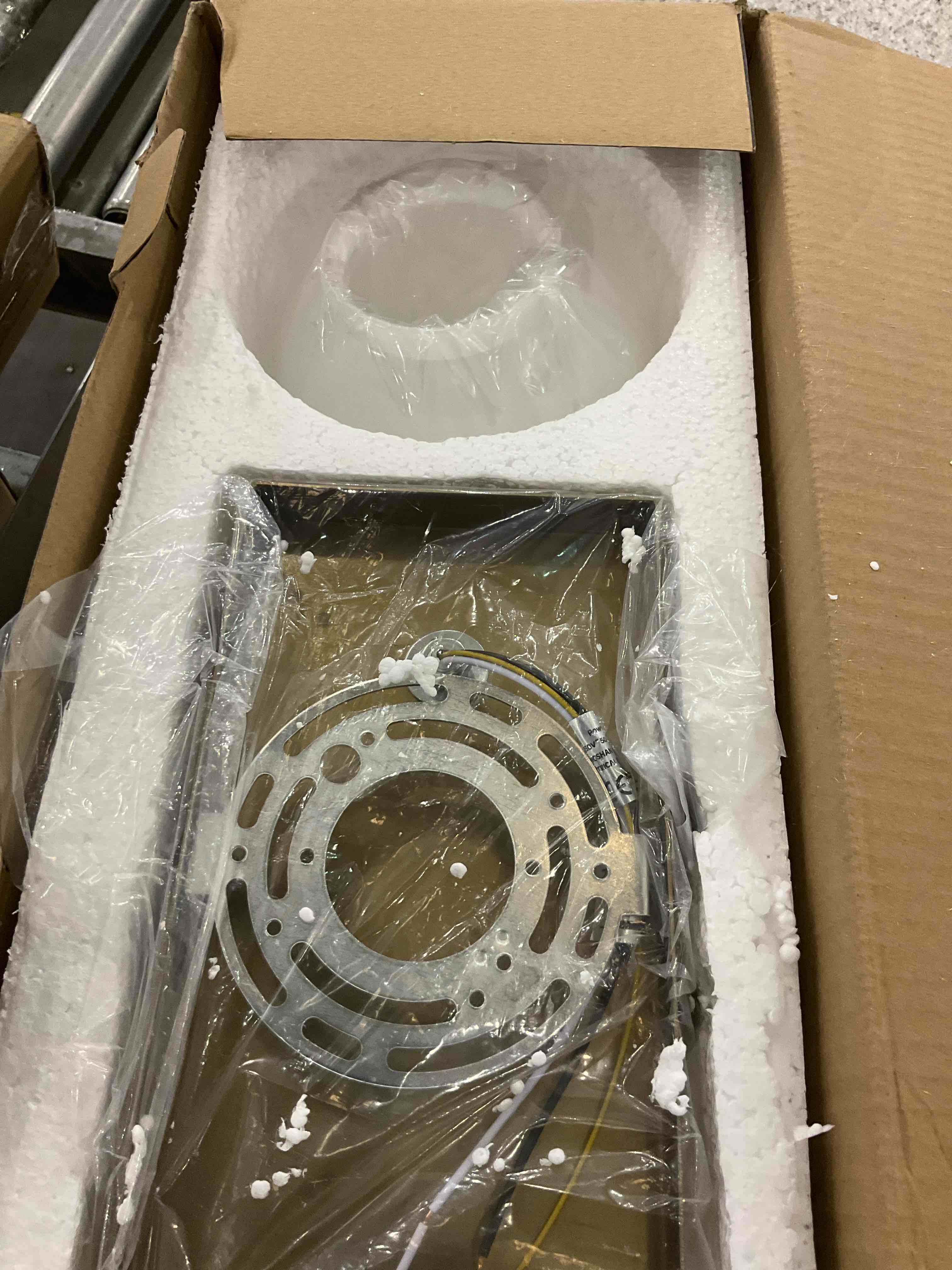 https://s3.amazonaws.com/lotting-images-prod/BargainHunt/EXS00384638_1715791339049.jpeg