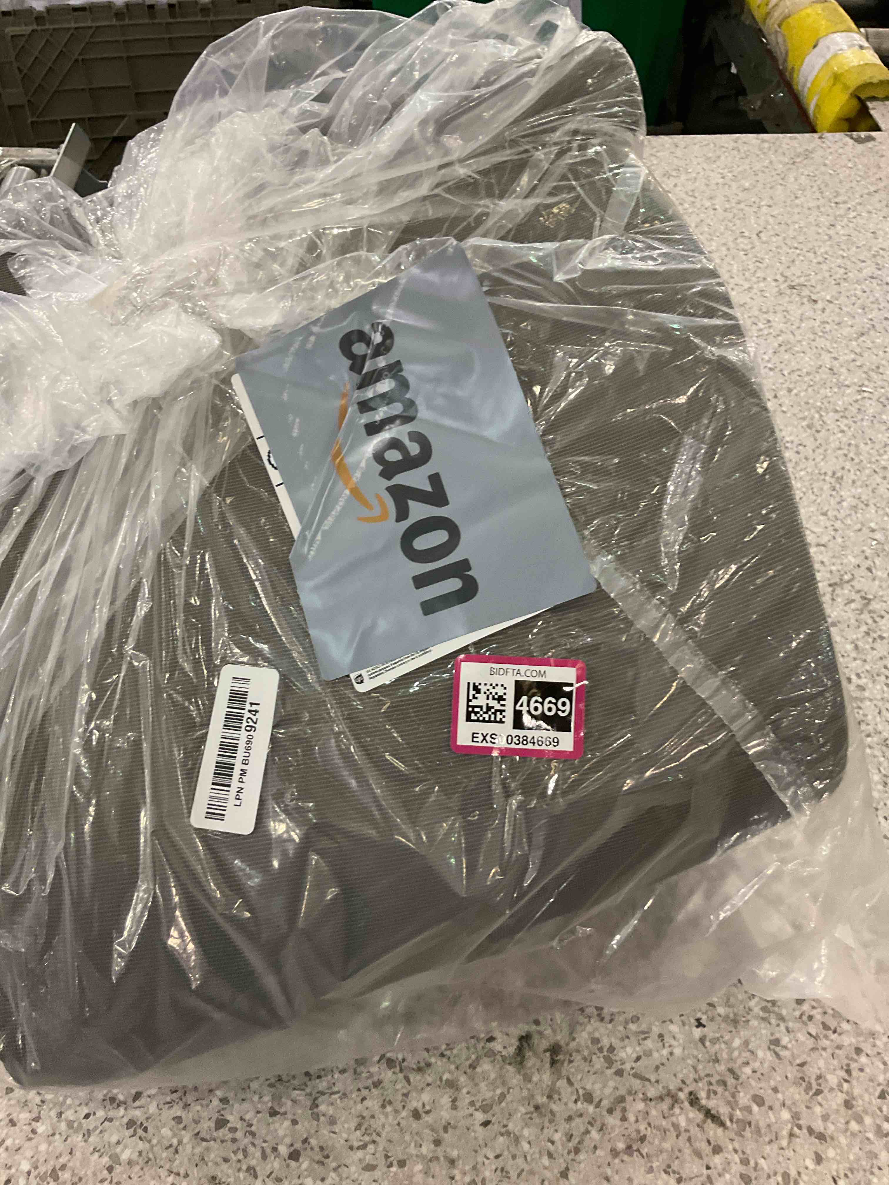 https://s3.amazonaws.com/lotting-images-prod/BargainHunt/EXS00384669_1715794105953.jpeg