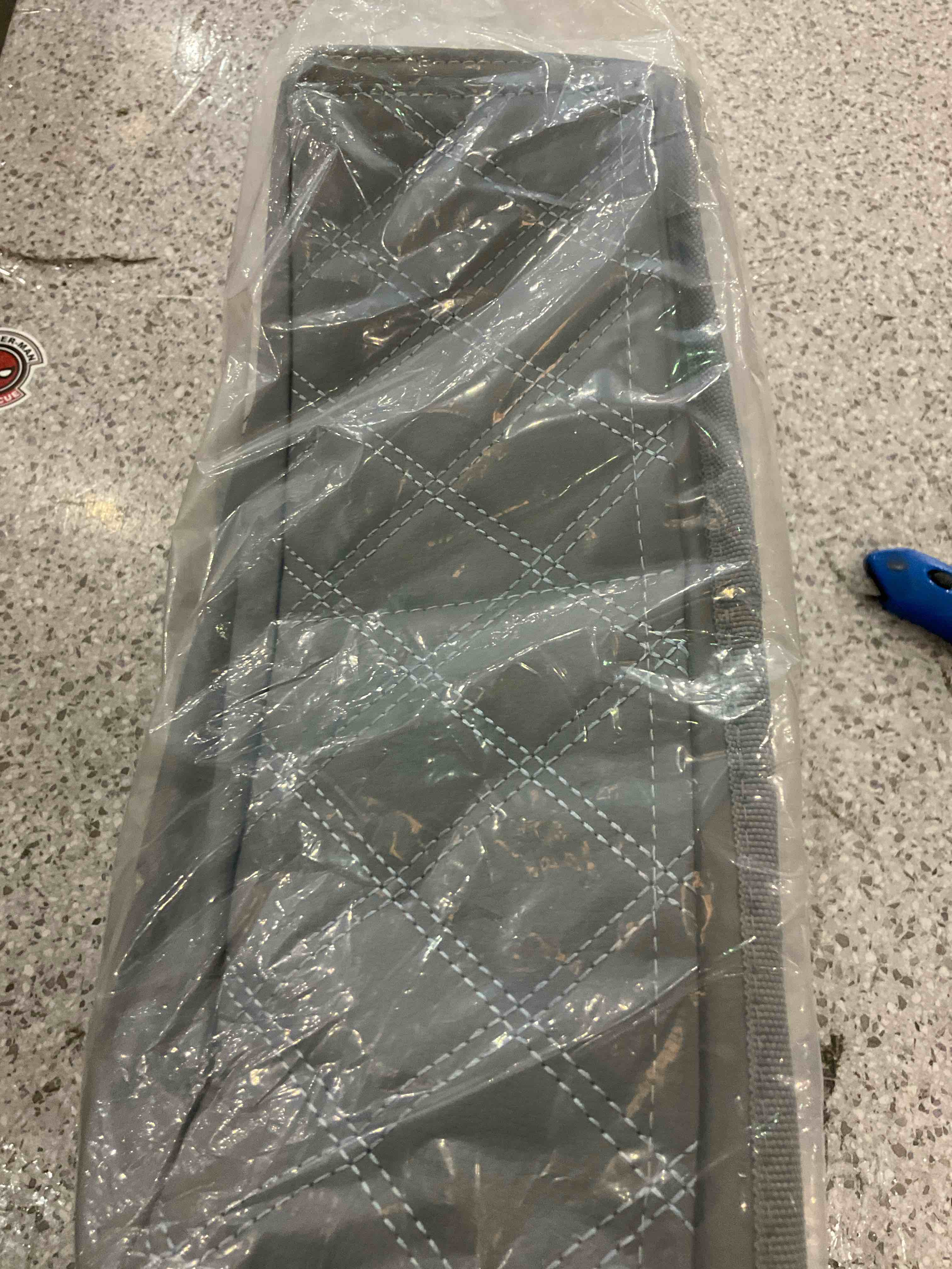 https://s3.amazonaws.com/lotting-images-prod/BargainHunt/EXS00384788_1715868894791.jpeg