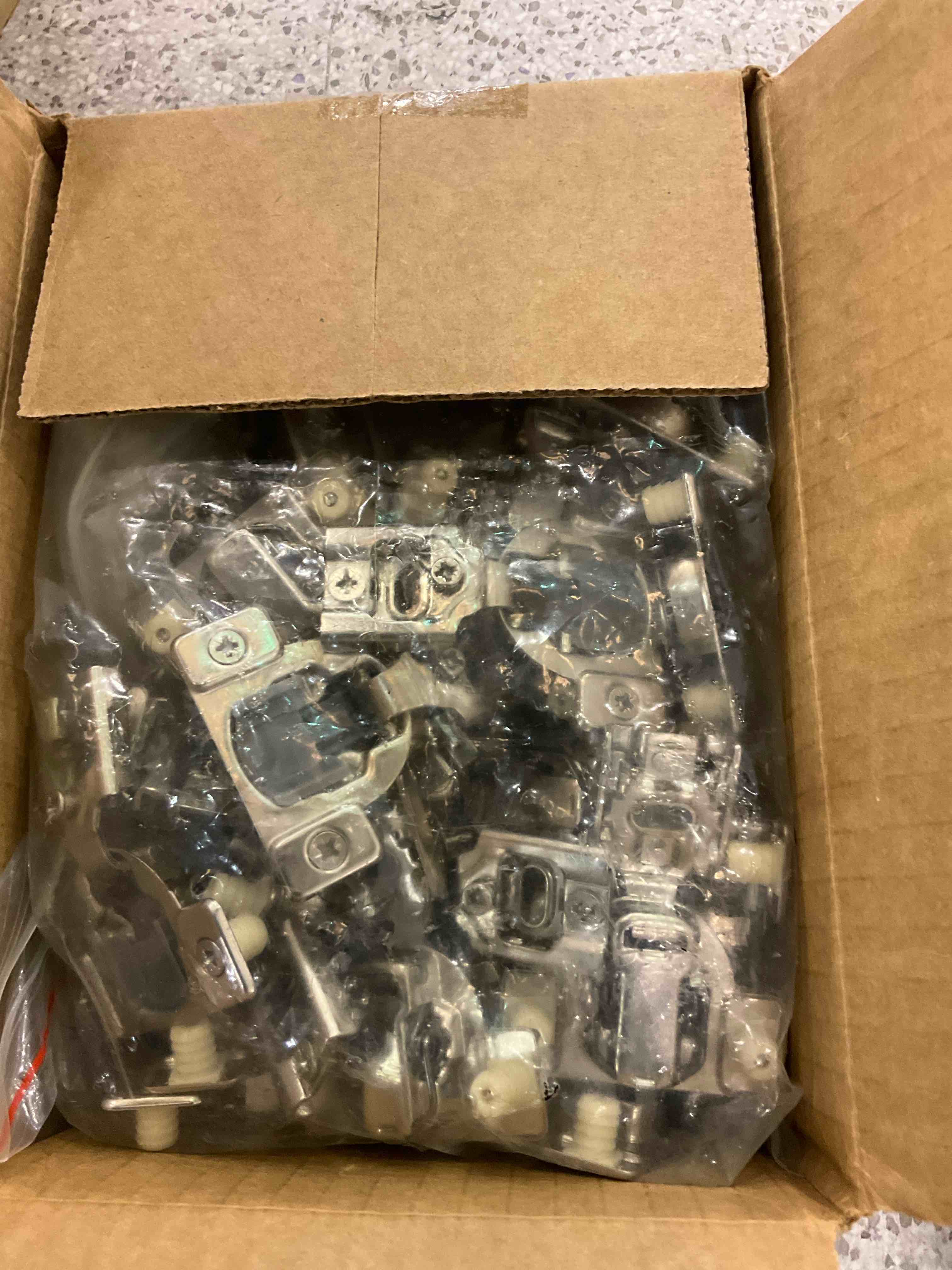 https://s3.amazonaws.com/lotting-images-prod/BargainHunt/EXS00384792_1715869143455.jpeg