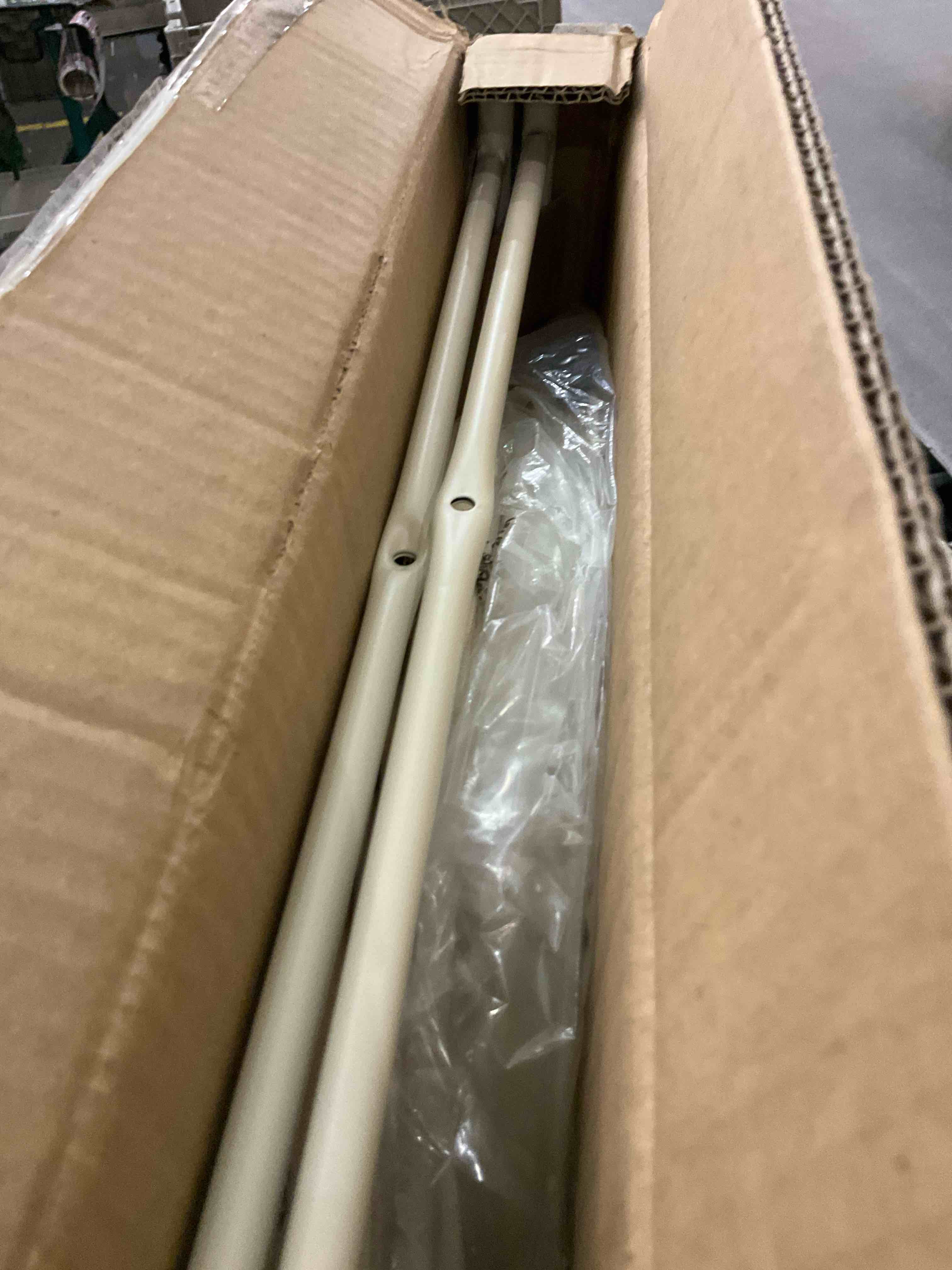 https://s3.amazonaws.com/lotting-images-prod/BargainHunt/EXS00384886_1715879573058.jpeg