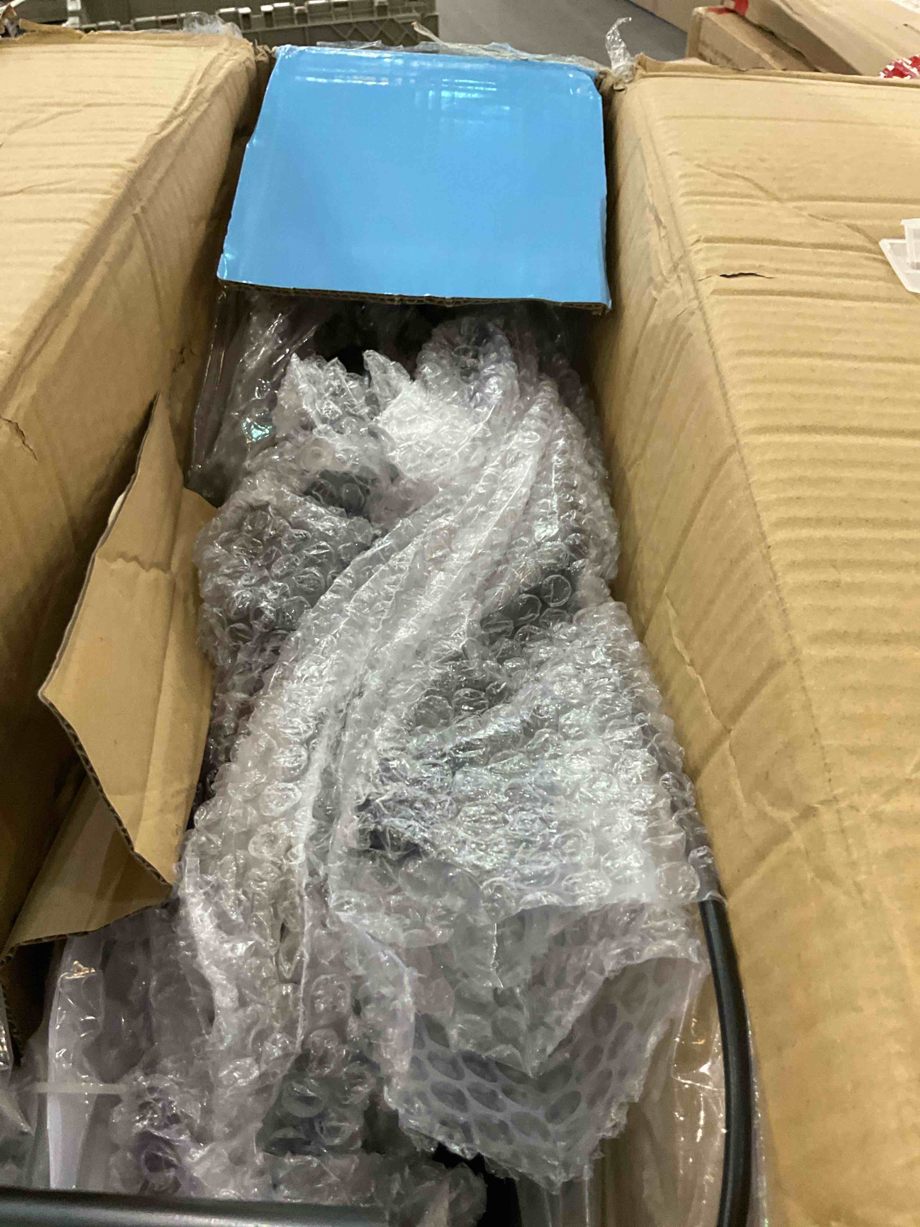 https://s3.amazonaws.com/lotting-images-prod/BargainHunt/EXS00384890_1715879945528.jpeg