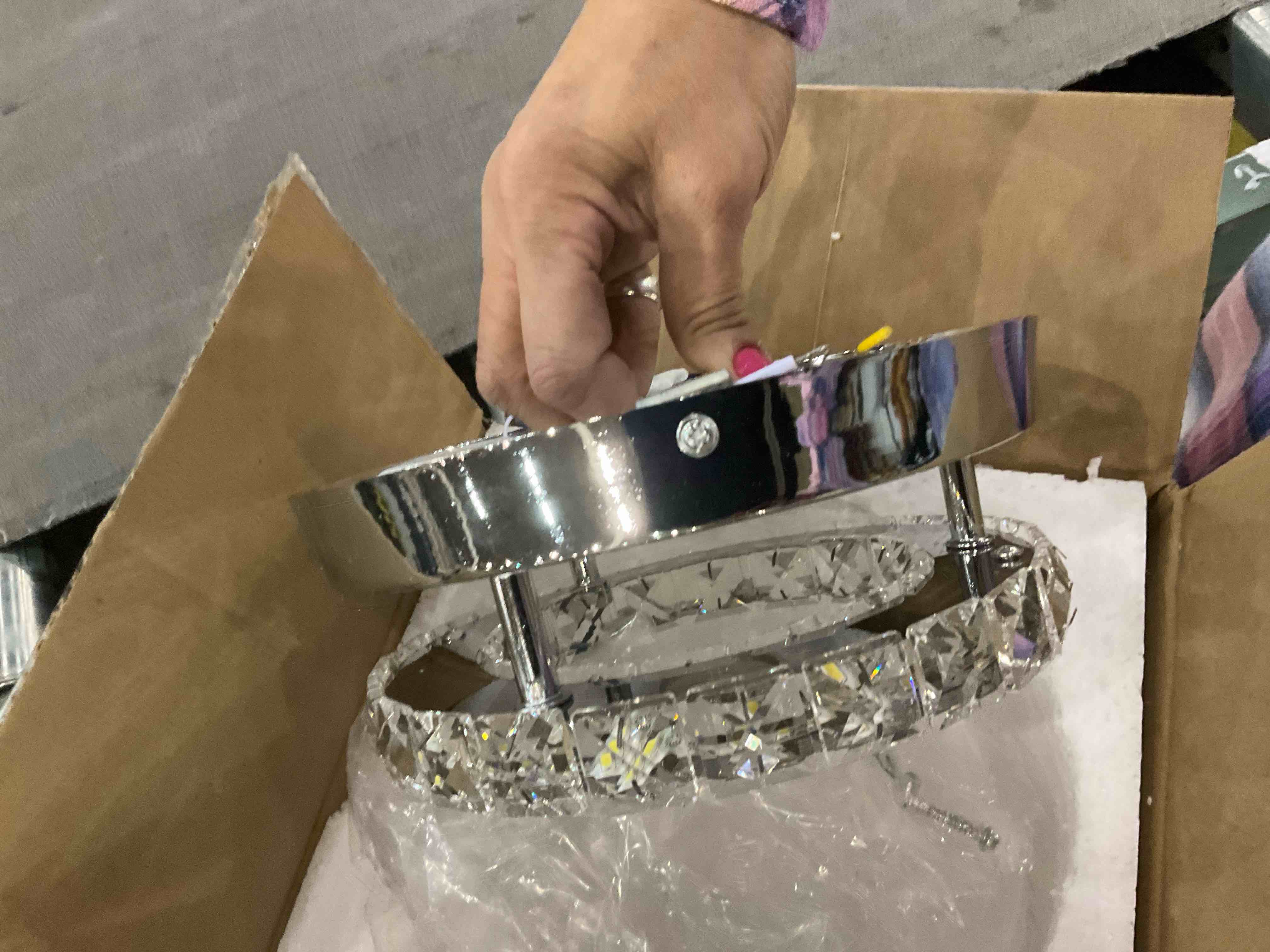 https://s3.amazonaws.com/lotting-images-prod/BargainHunt/EXS00385001_1709299350667.jpeg