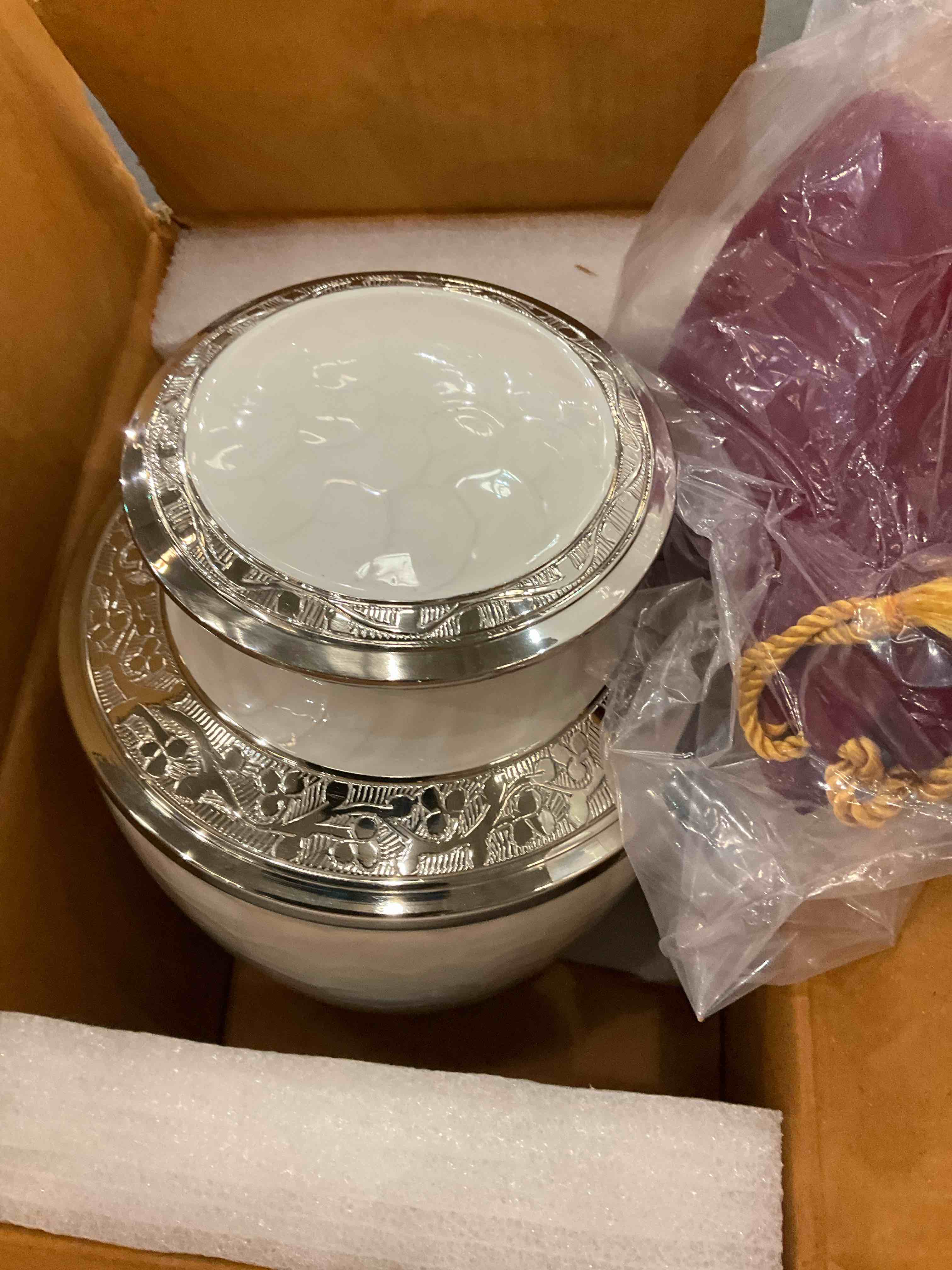 https://s3.amazonaws.com/lotting-images-prod/BargainHunt/EXS00385500_1709919596250.jpeg