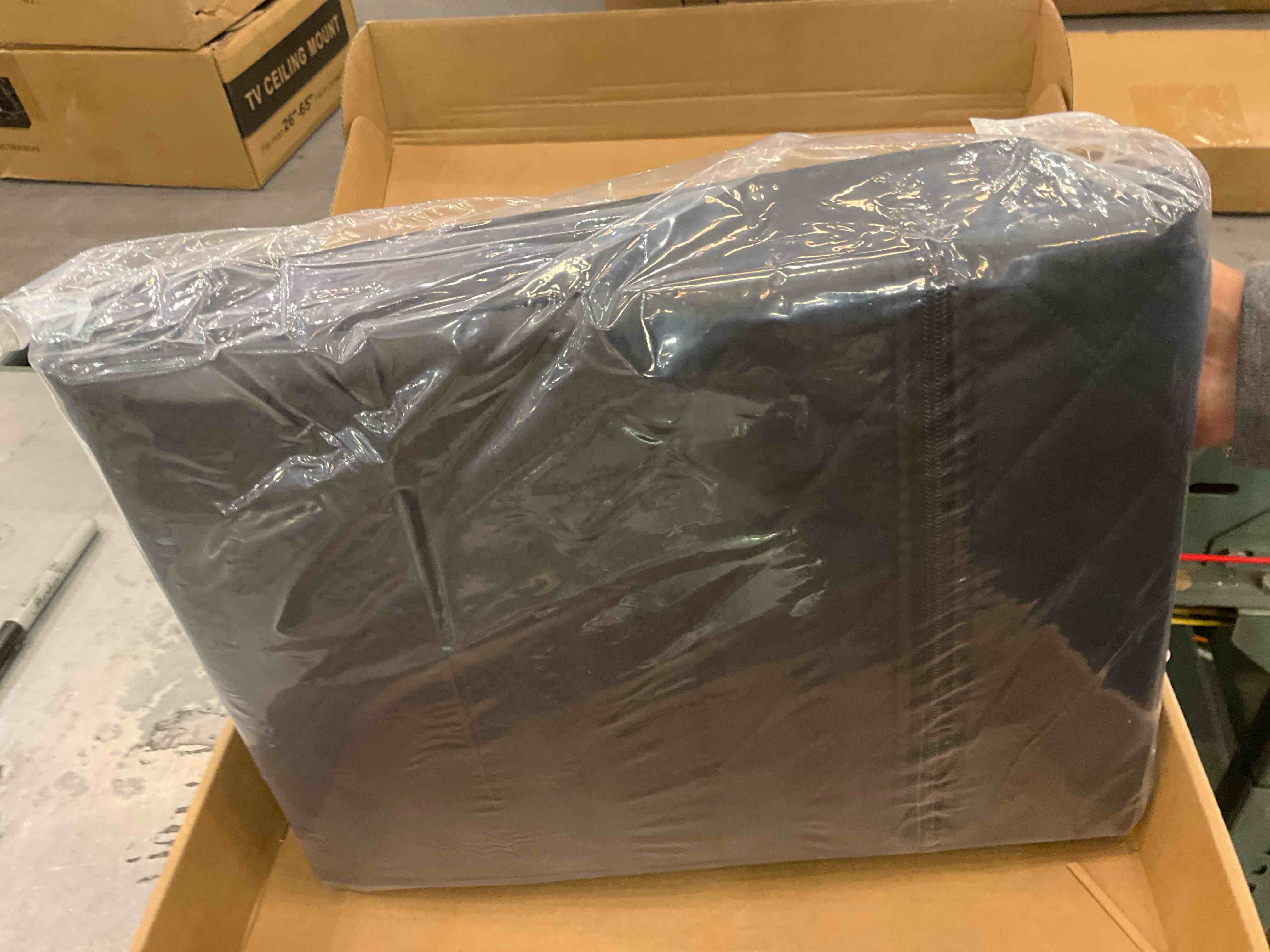 https://s3.amazonaws.com/lotting-images-prod/BargainHunt/EXS00385772_1710957336972.jpeg