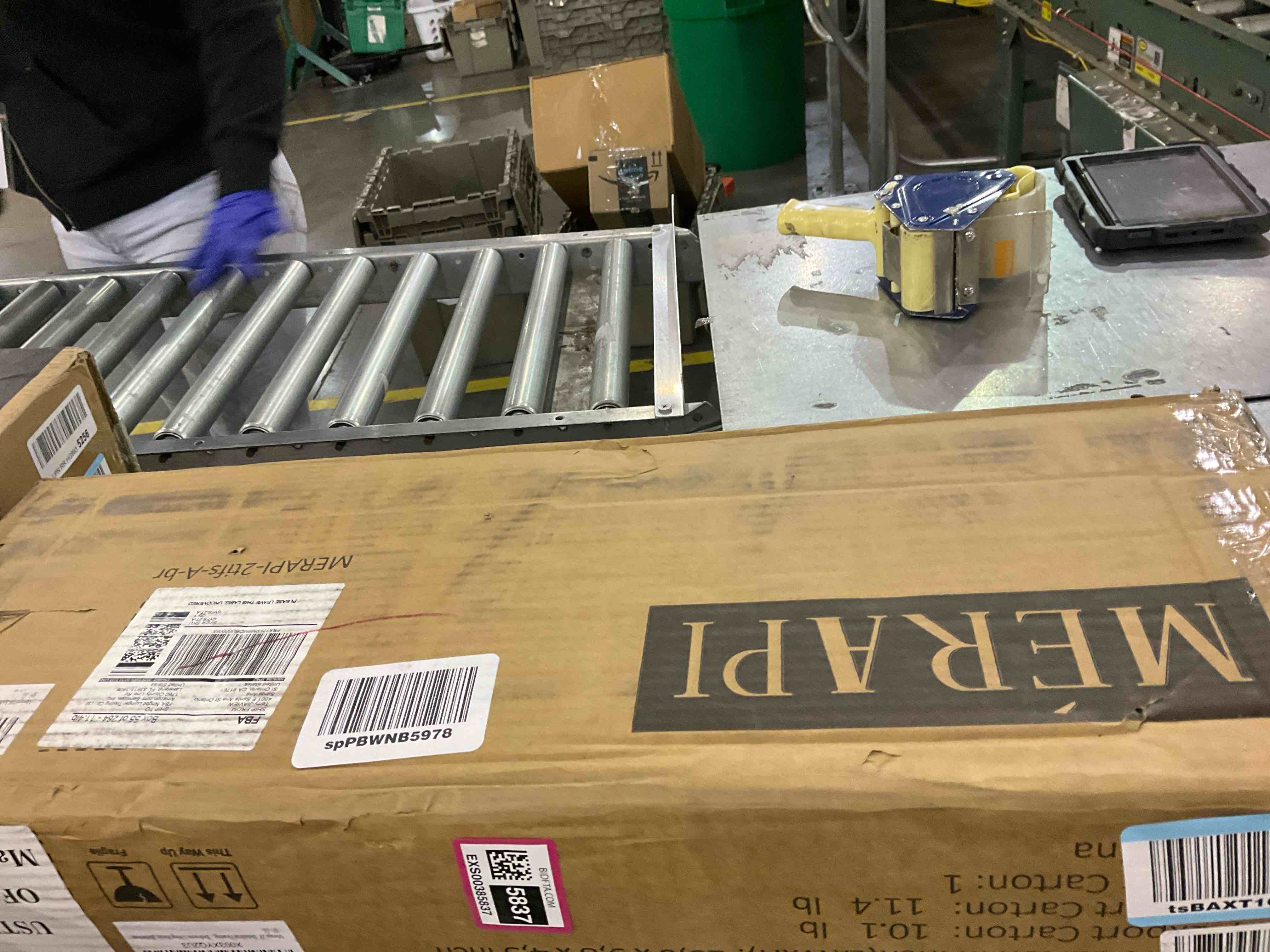 https://s3.amazonaws.com/lotting-images-prod/BargainHunt/EXS00385837_1711025087541.jpeg