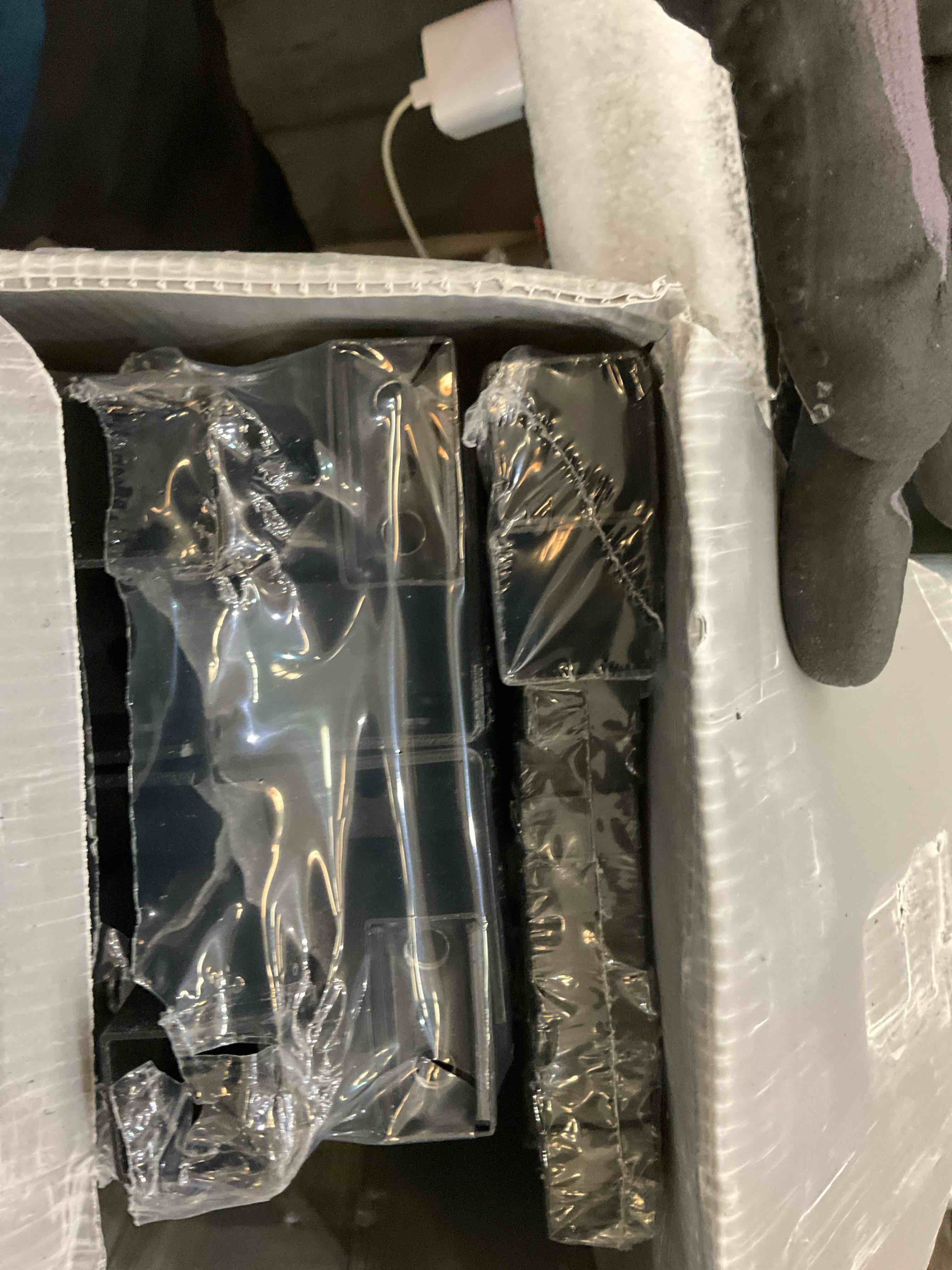 https://s3.amazonaws.com/lotting-images-prod/BargainHunt/EXS00387505_1715189261658.jpeg