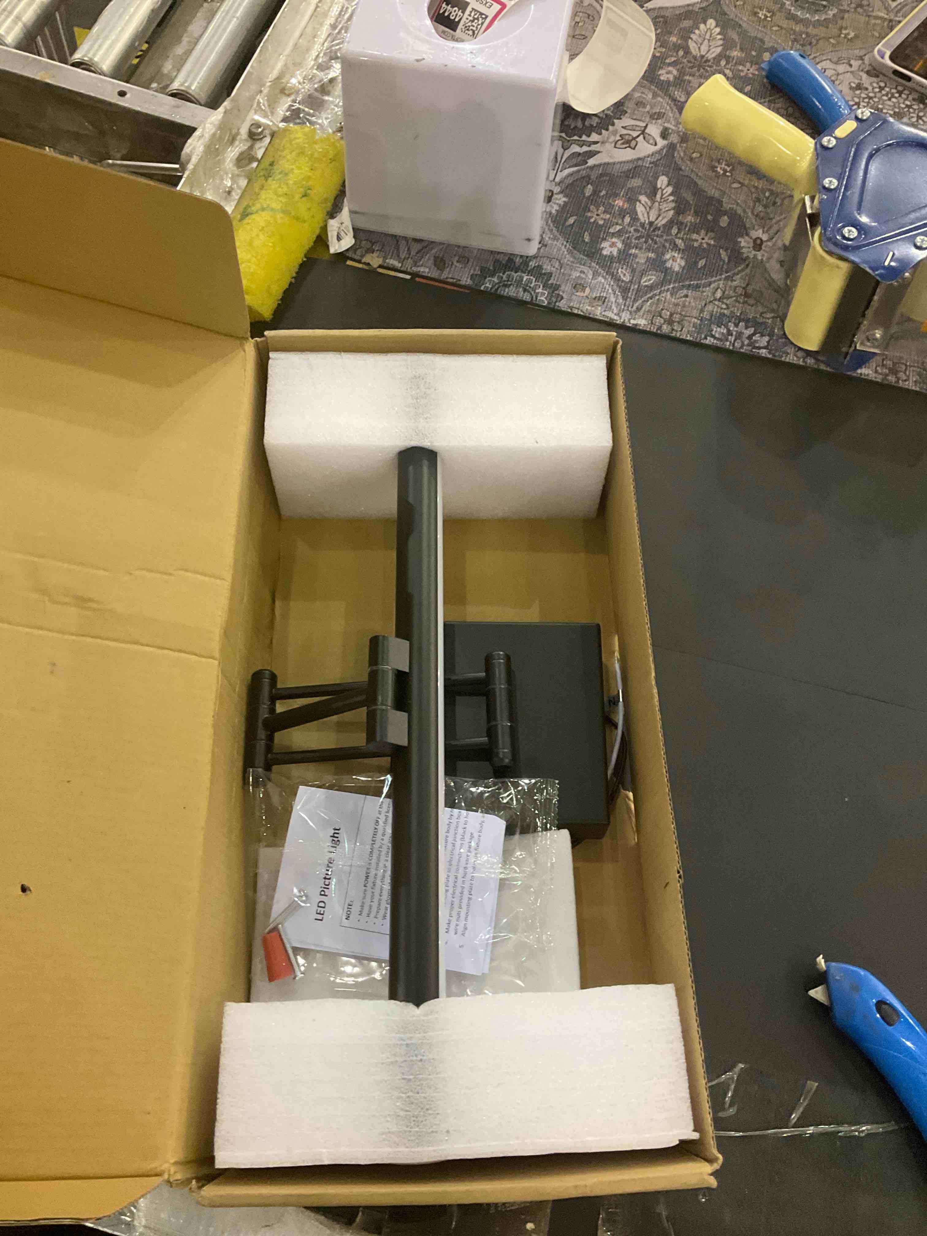 https://s3.amazonaws.com/lotting-images-prod/BargainHunt/EXS00387557_1715254773471.jpeg