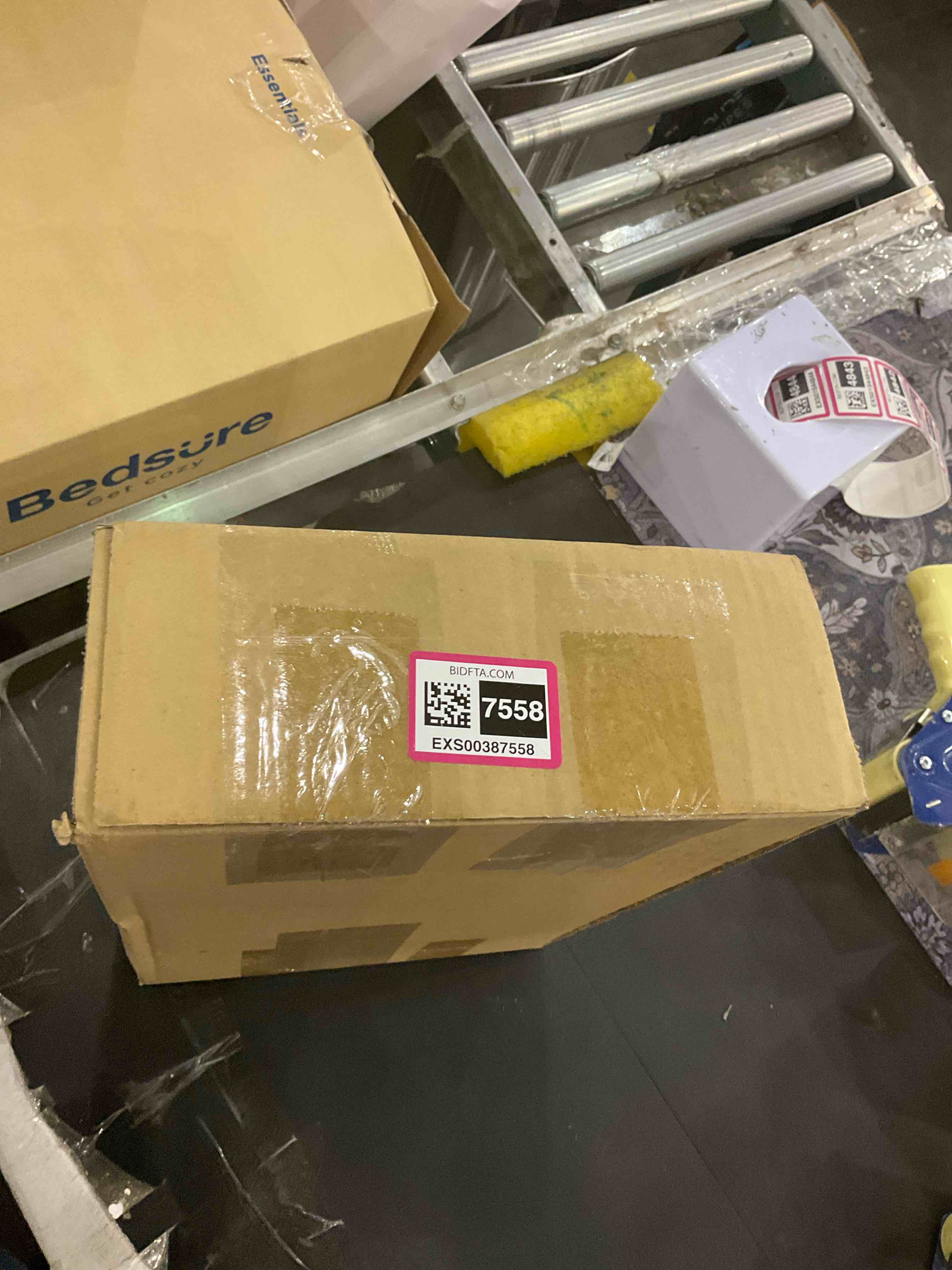 https://s3.amazonaws.com/lotting-images-prod/BargainHunt/EXS00387558_1715254867312.jpeg