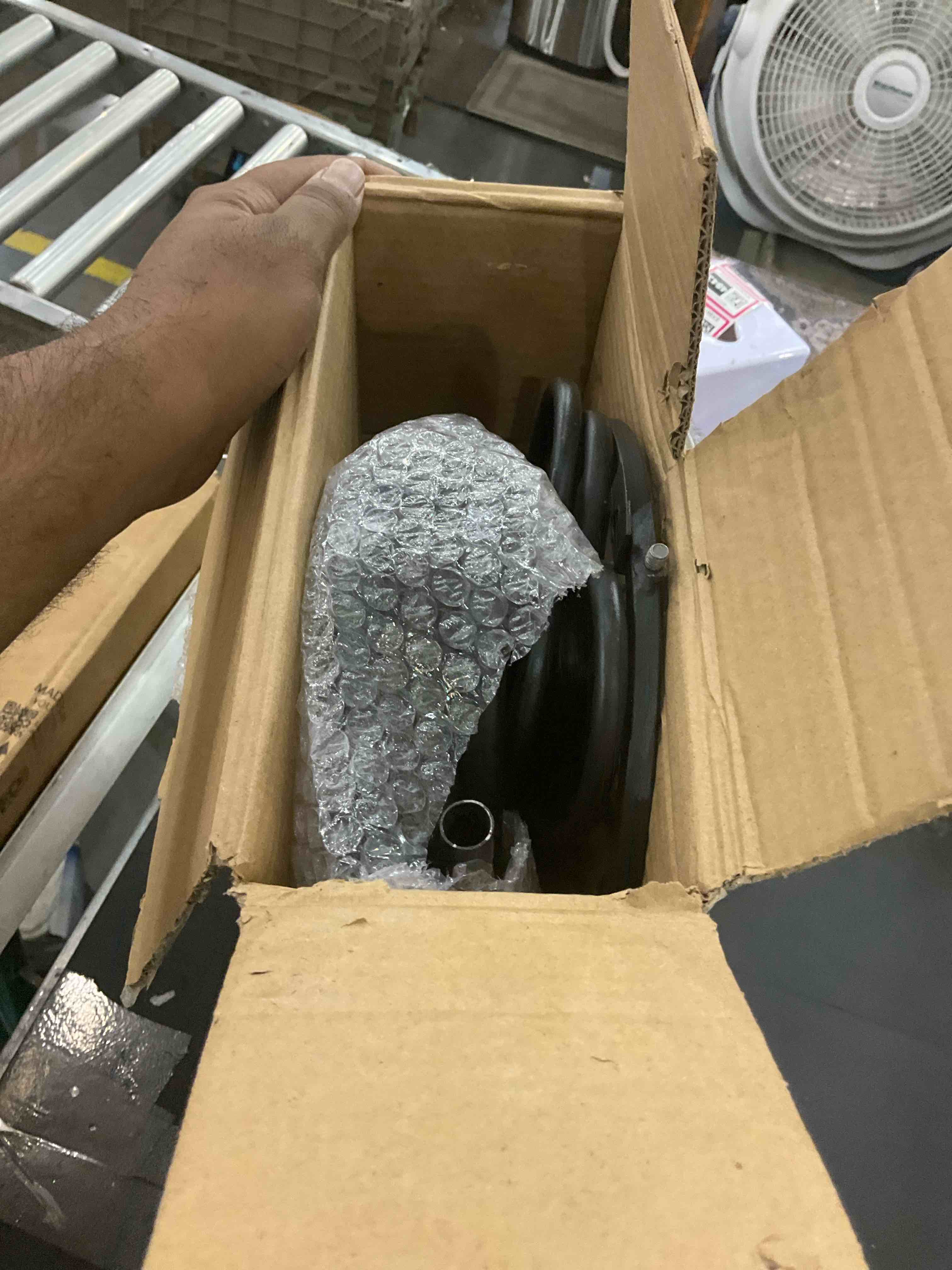 https://s3.amazonaws.com/lotting-images-prod/BargainHunt/EXS00387616_1715267607511.jpeg