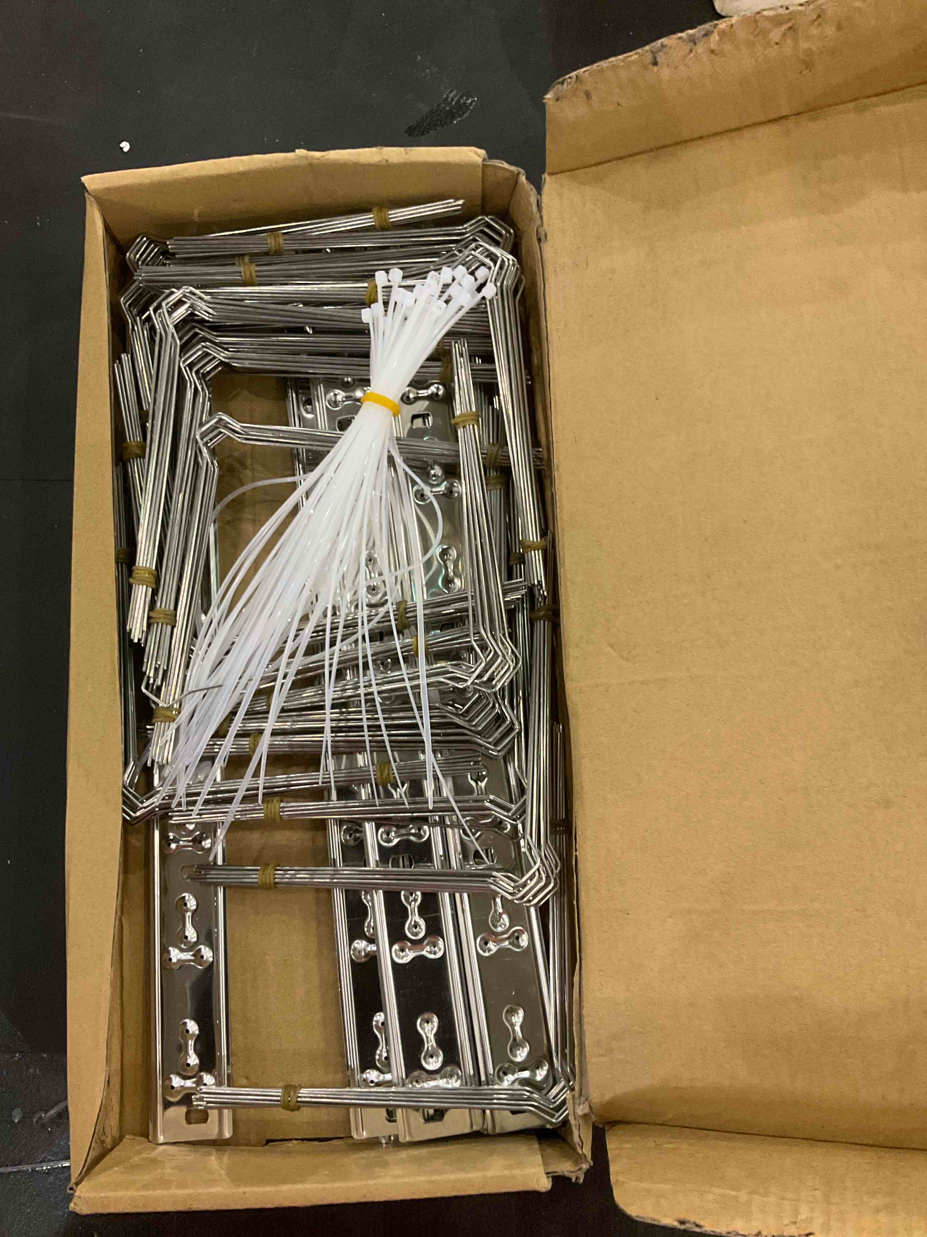 https://s3.amazonaws.com/lotting-images-prod/BargainHunt/EXS00387782_1715599152321.jpeg