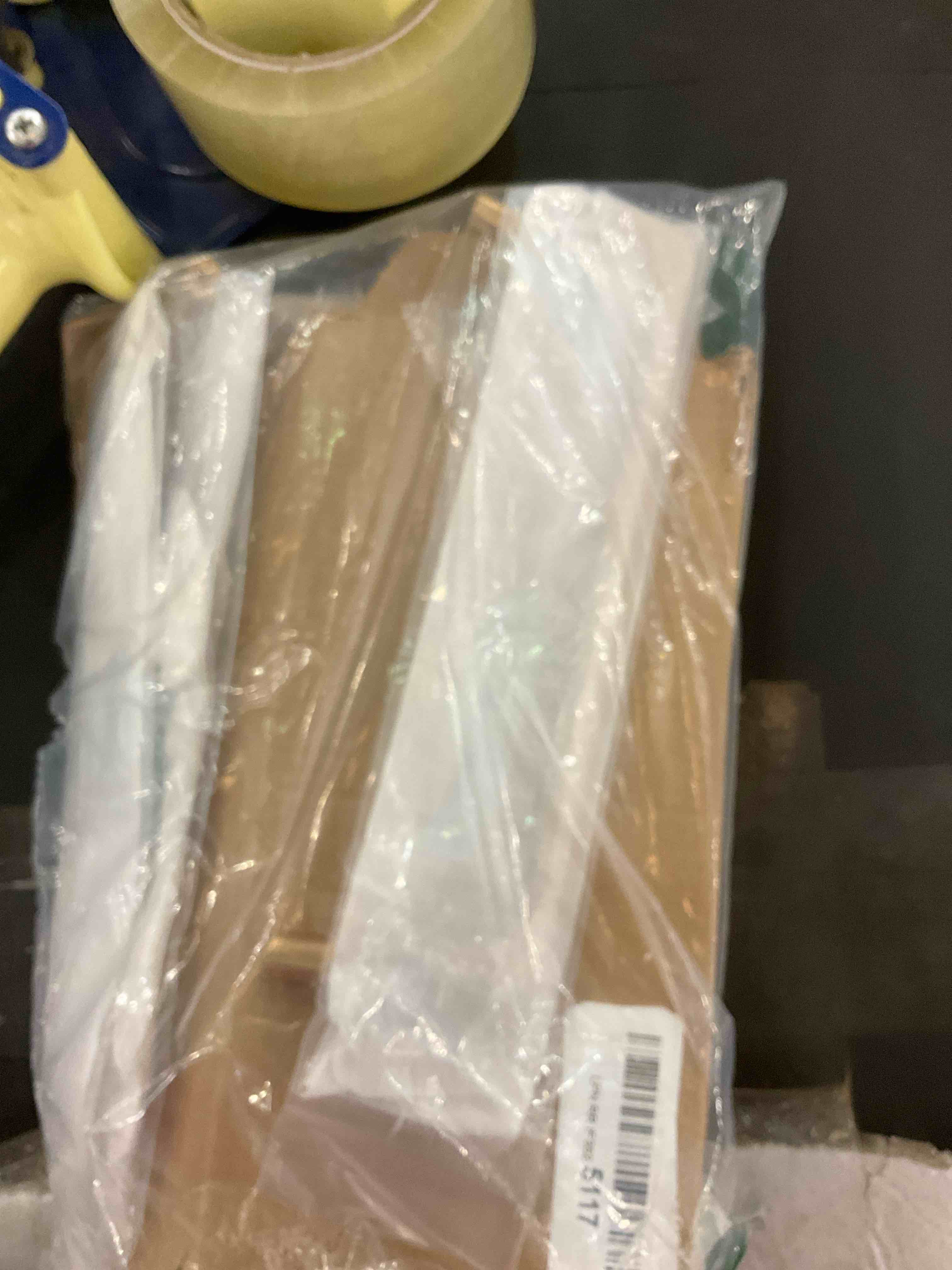 https://s3.amazonaws.com/lotting-images-prod/BargainHunt/EXS00387957_1716216621553.jpeg