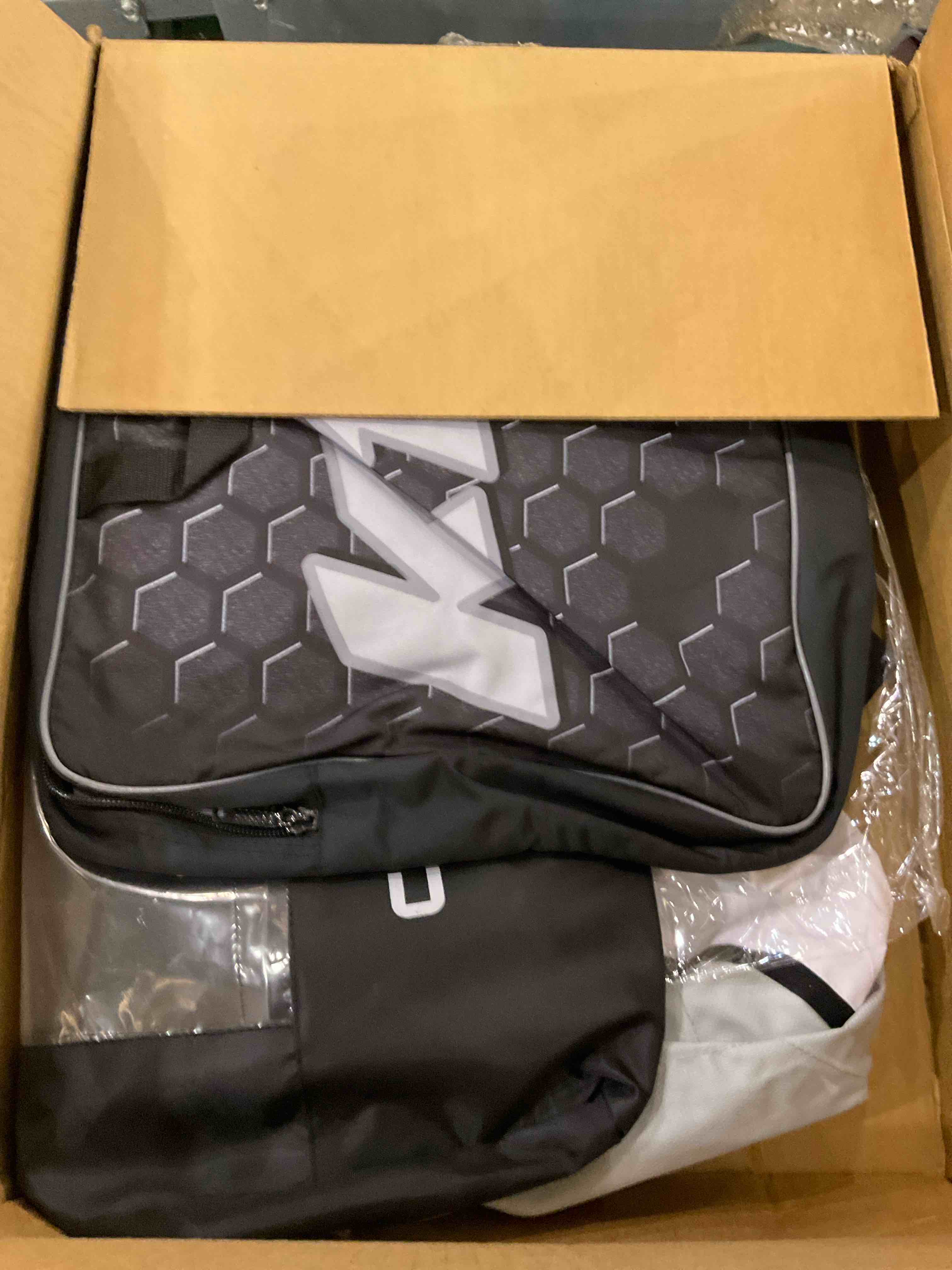 https://s3.amazonaws.com/lotting-images-prod/BargainHunt/EXS00388037_1715601618211.jpeg