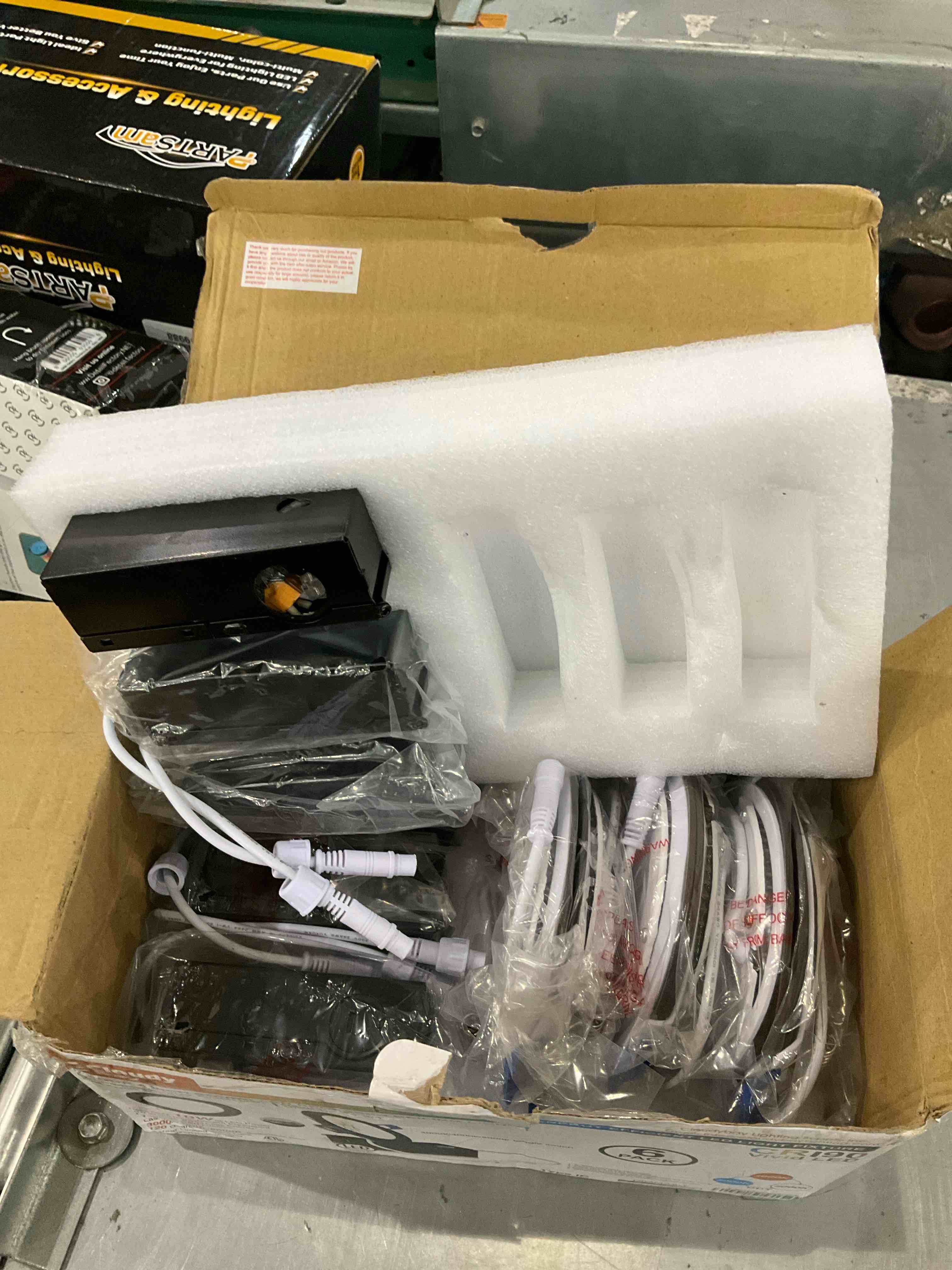 https://s3.amazonaws.com/lotting-images-prod/BargainHunt/EXS00388206_1715860199901.jpeg