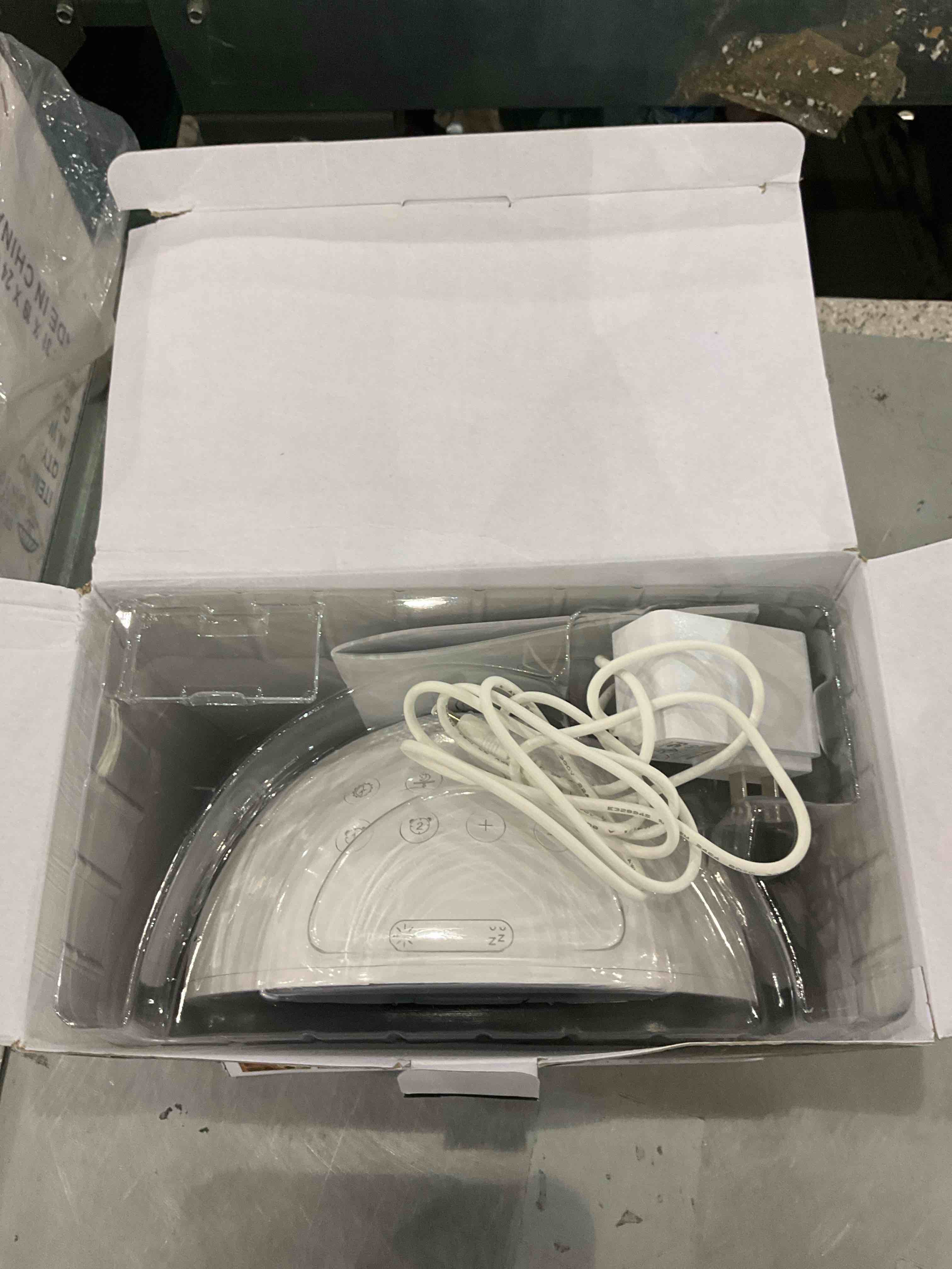 https://s3.amazonaws.com/lotting-images-prod/BargainHunt/EXS00388216_1715860966956.jpeg