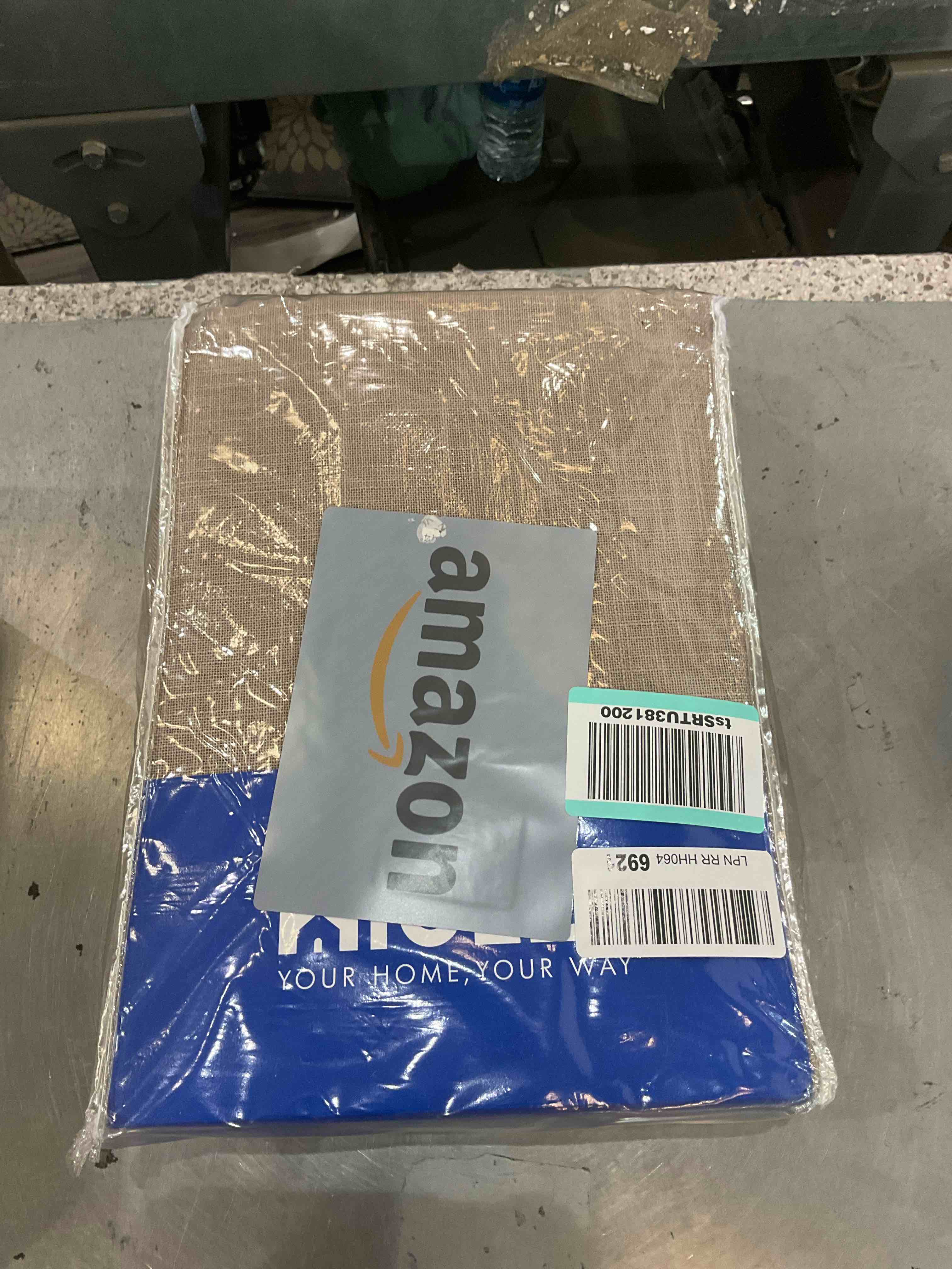 https://s3.amazonaws.com/lotting-images-prod/BargainHunt/EXS00388309_1715872322167.jpeg