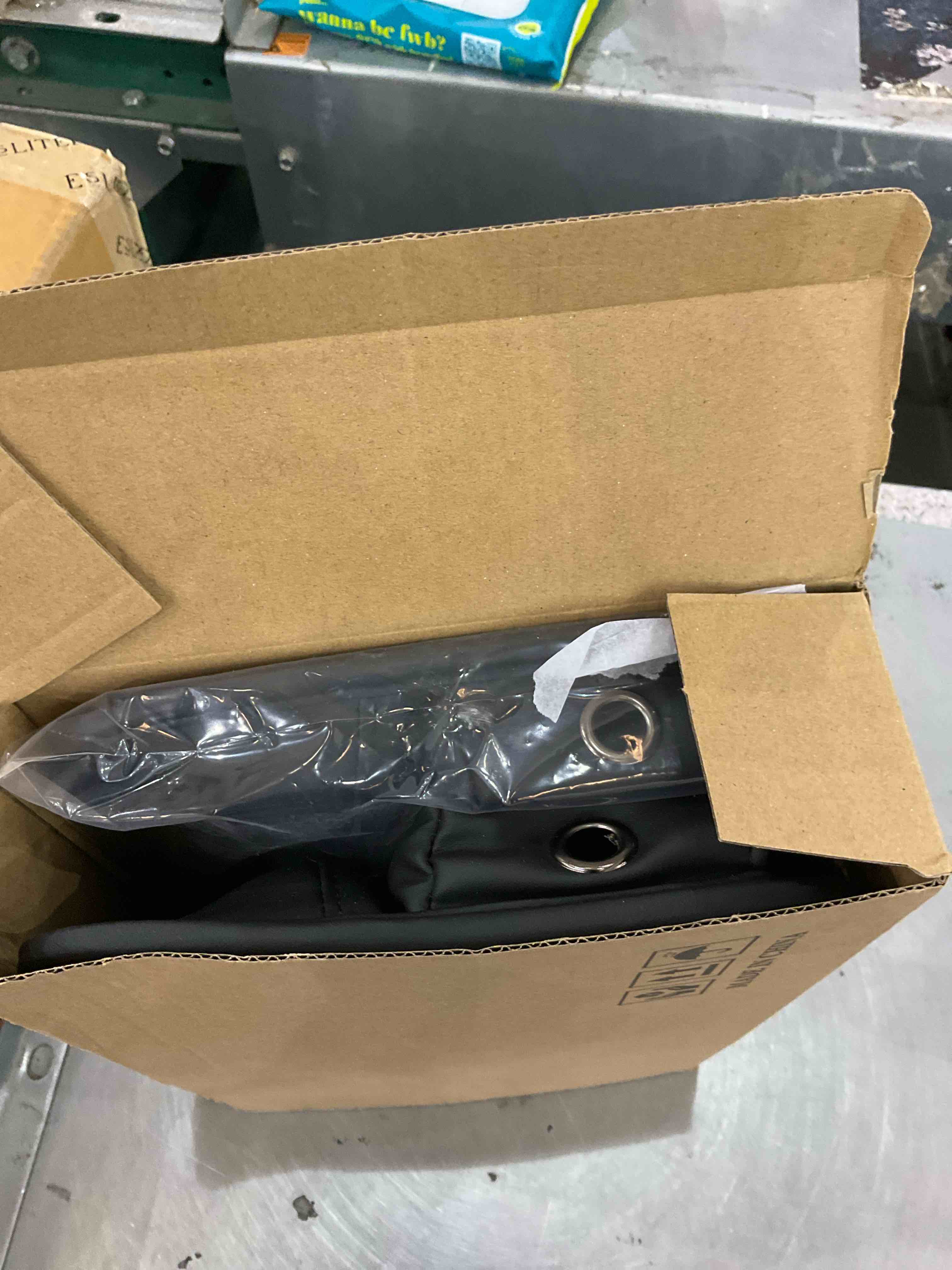 https://s3.amazonaws.com/lotting-images-prod/BargainHunt/EXS00388380_1715881453880.jpeg