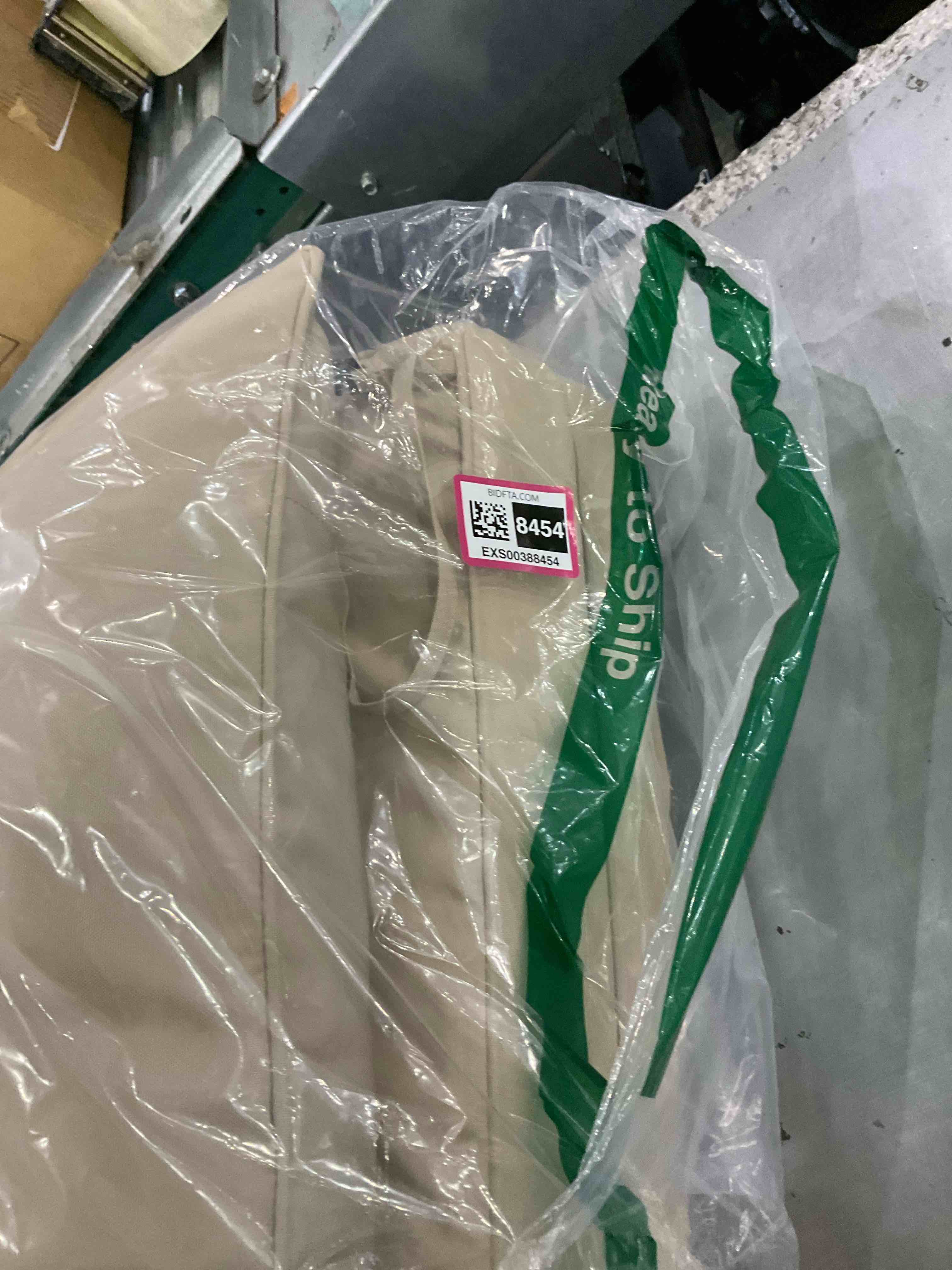 https://s3.amazonaws.com/lotting-images-prod/BargainHunt/EXS00388454_1715947409083.jpeg