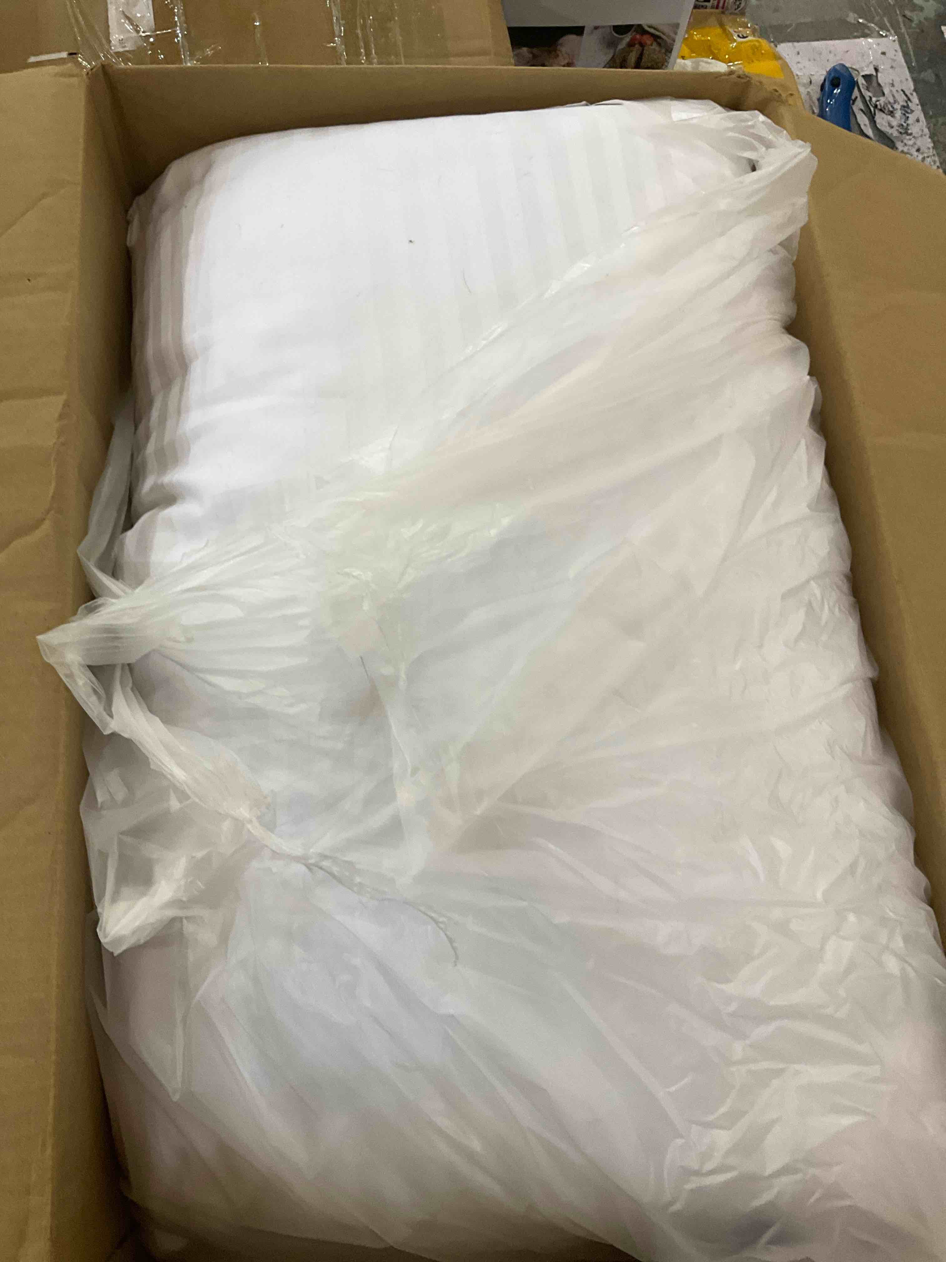 https://s3.amazonaws.com/lotting-images-prod/BargainHunt/EXS00440102_1710255368838.jpeg