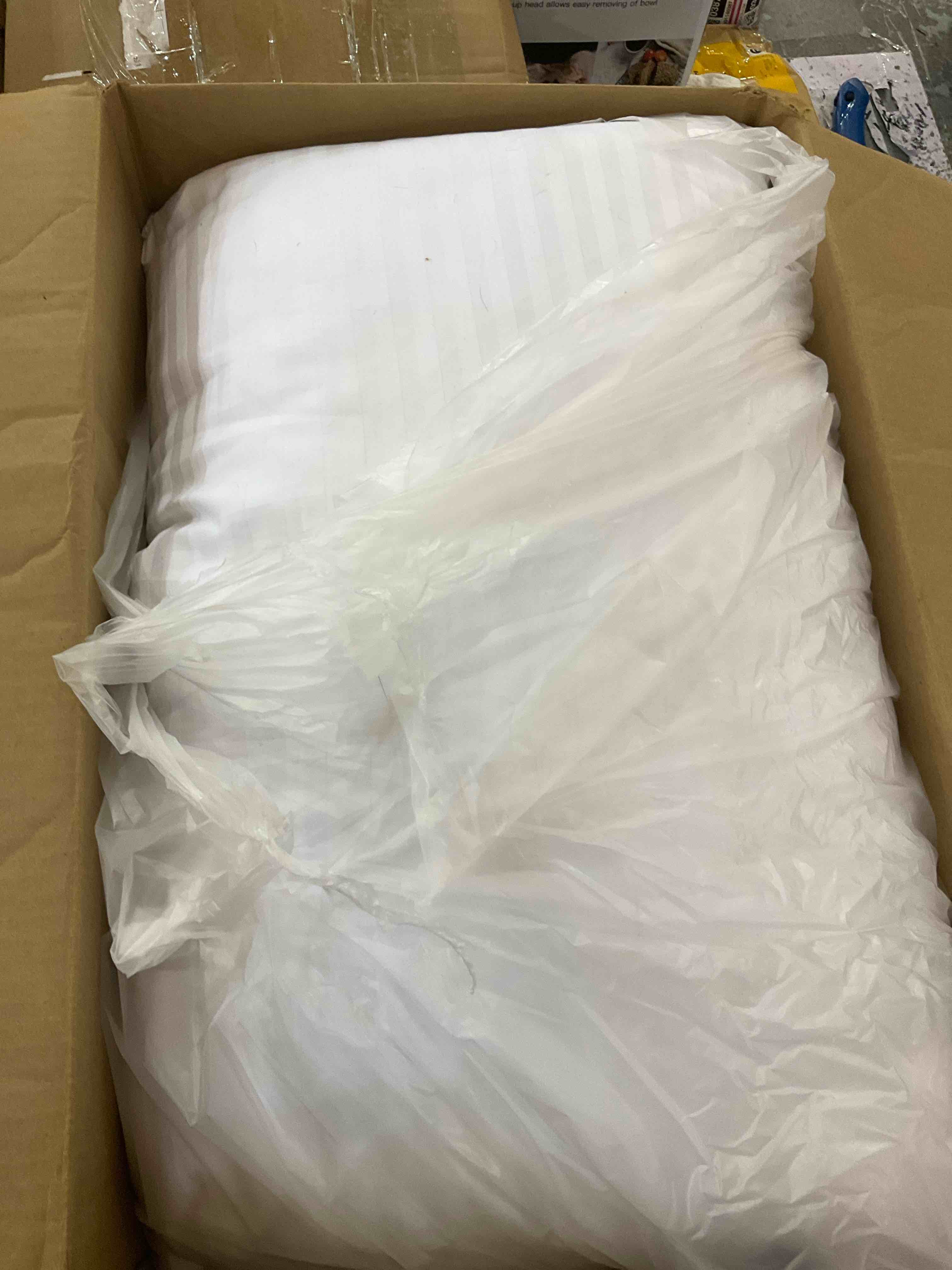 https://s3.amazonaws.com/lotting-images-prod/BargainHunt/EXS00440102_1710255369763.jpeg